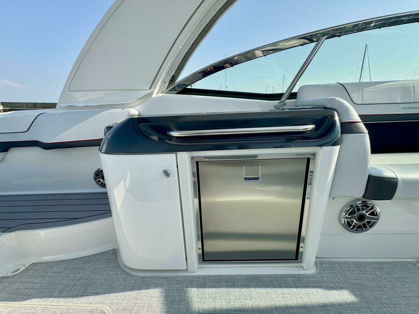 2024 Formula 350 Crossover Bowrider - Image 27