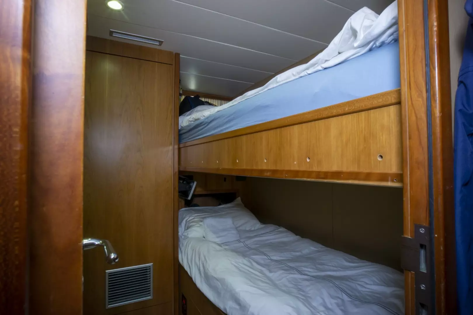 2000 Ferretti Yachts Custom Line 94 - Image 23