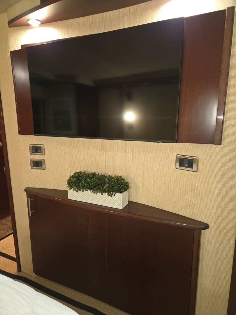 2006 Sea Ray 60 Sundancer - Image 9