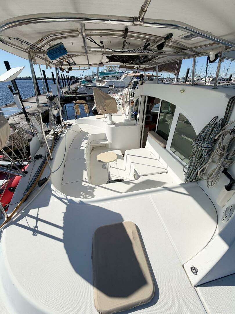 2005 Lagoon 380S - Image 12