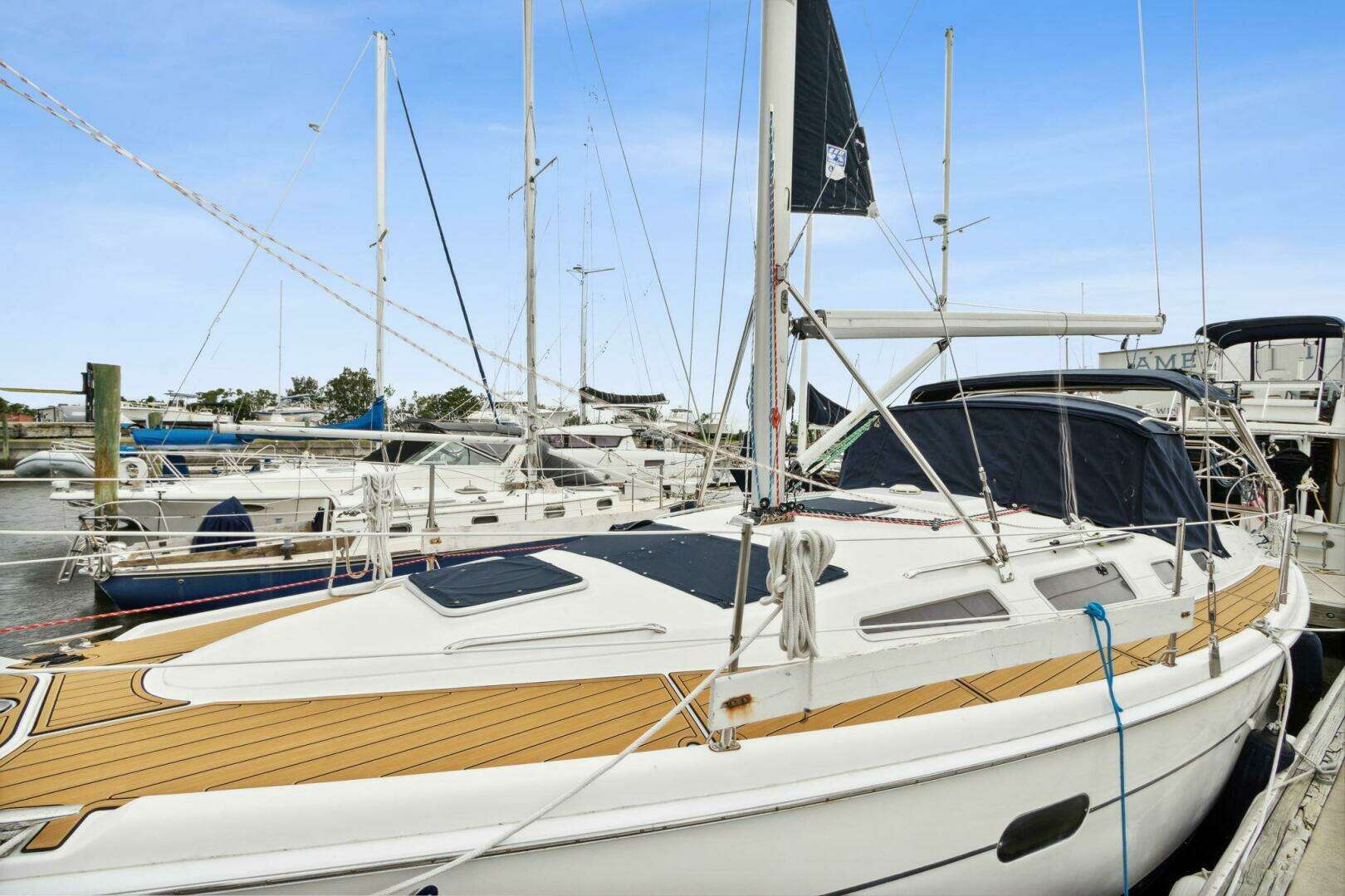 2003 Hunter 356 - Image 6