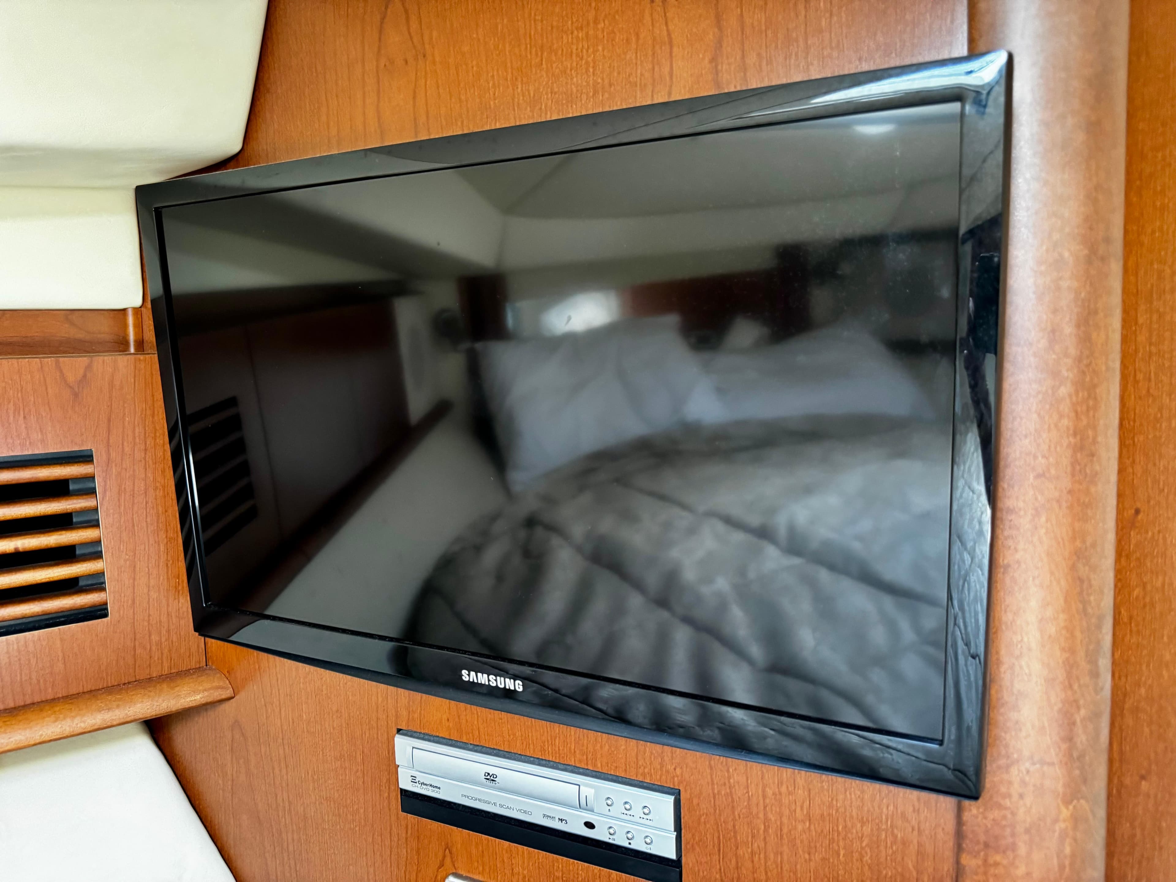 Samsung TV and DVD player in 2007 Sea Ray 40 Sundancer yacht interior.