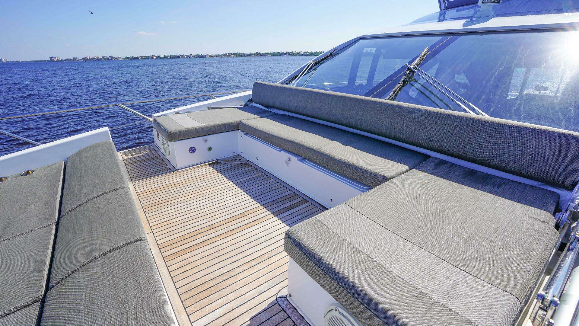 2017 Azimut 66 Flybridge - Image 16