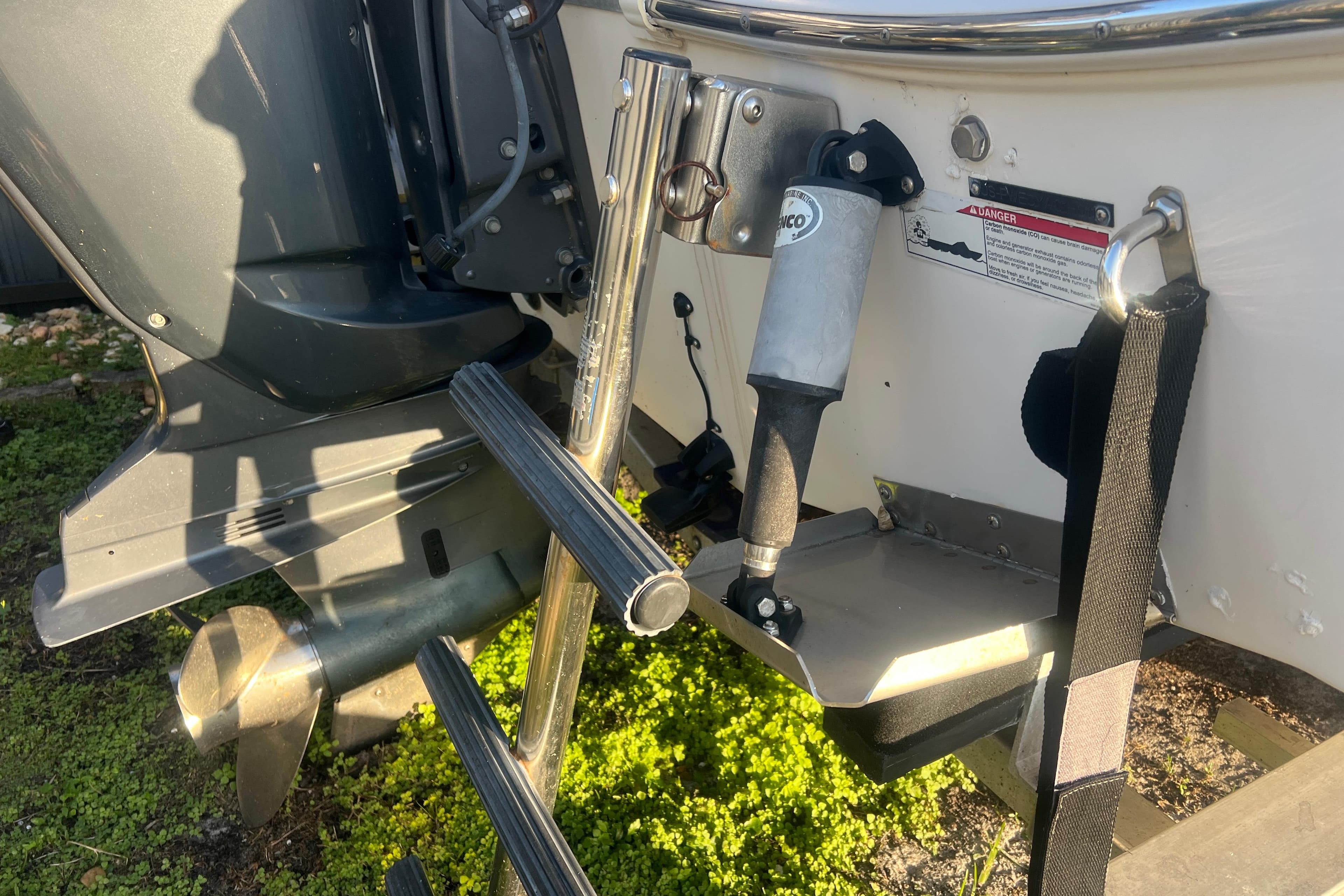 2011 Wellcraft 232 Coastal boat motor and accessories.