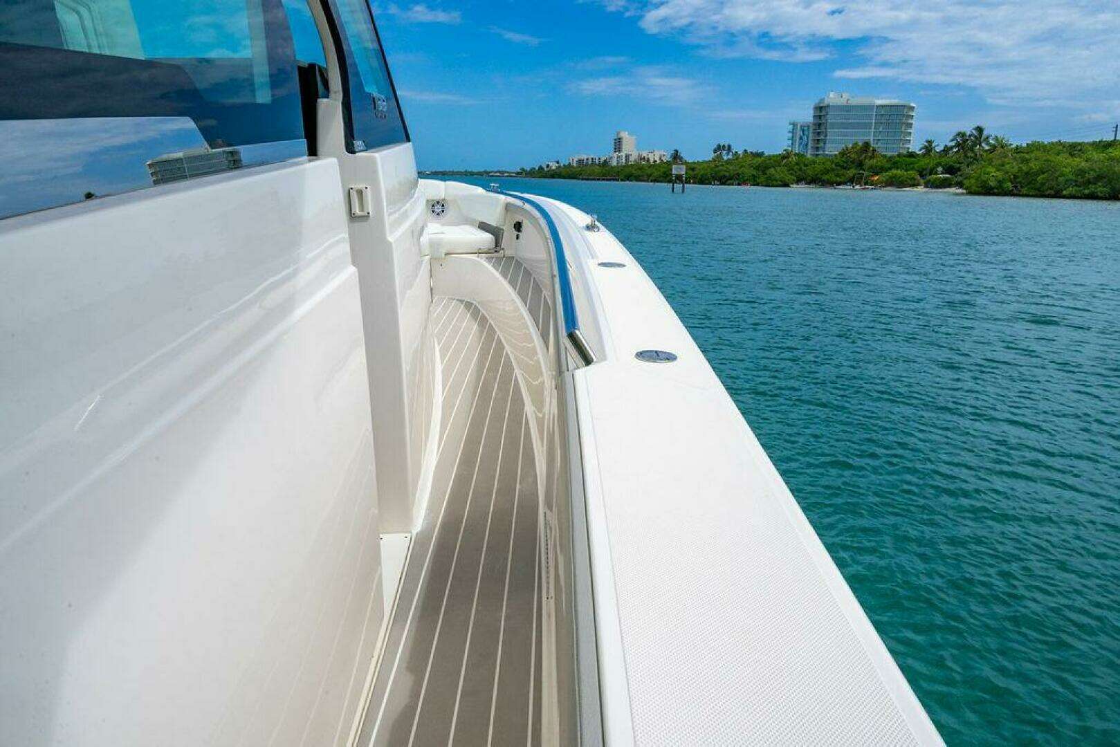 2025 Tiara Yachts 48 LS - Image 37