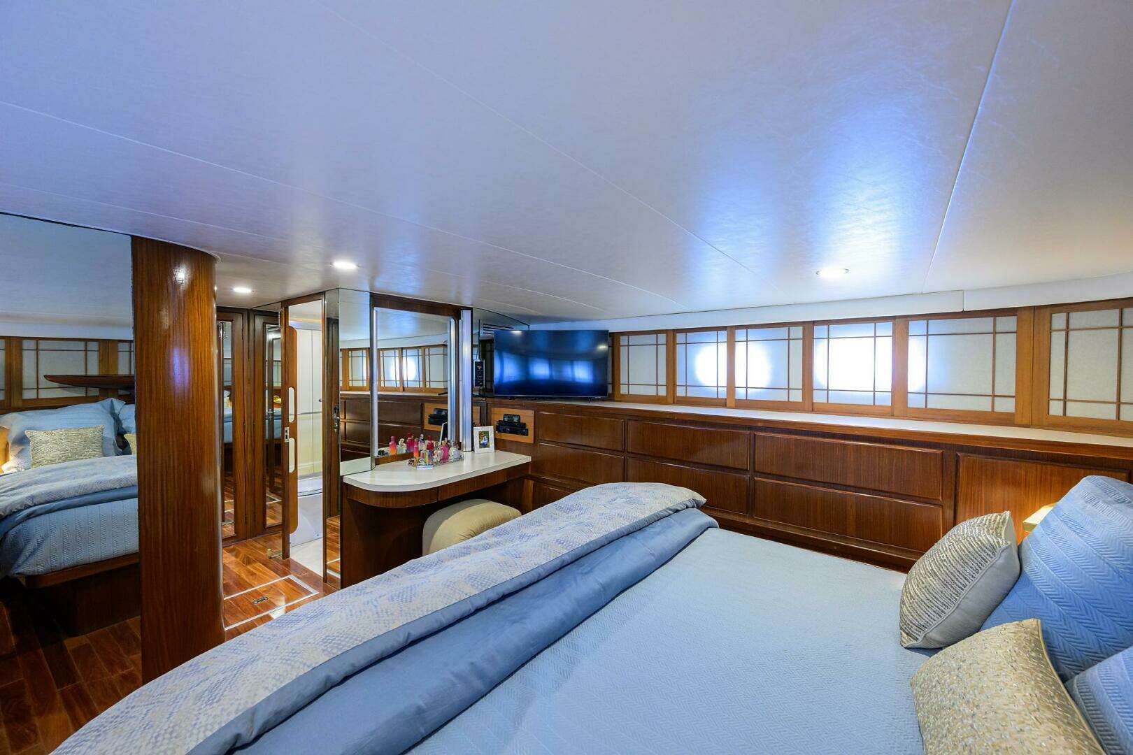 1991 Hatteras 78 Cockpit Motor Yacht - Image 12
