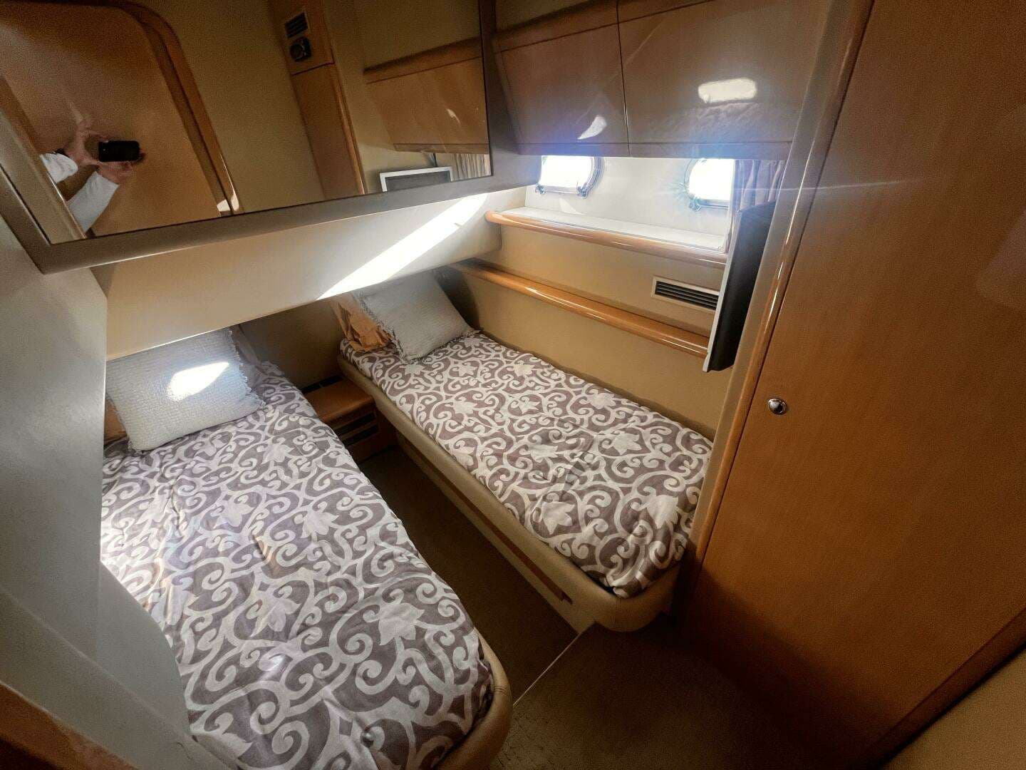 2004 Ferretti Yachts 530 - Image 10