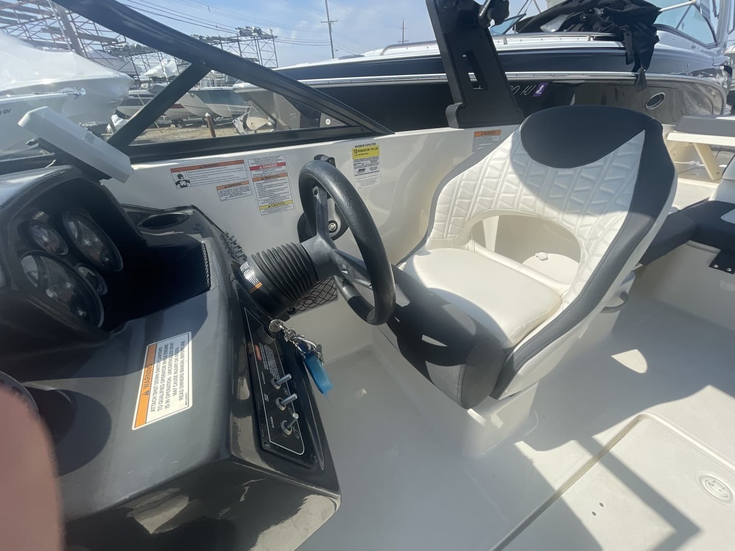 2019 Bayliner VR6 Bowrider I/O - Image 14
