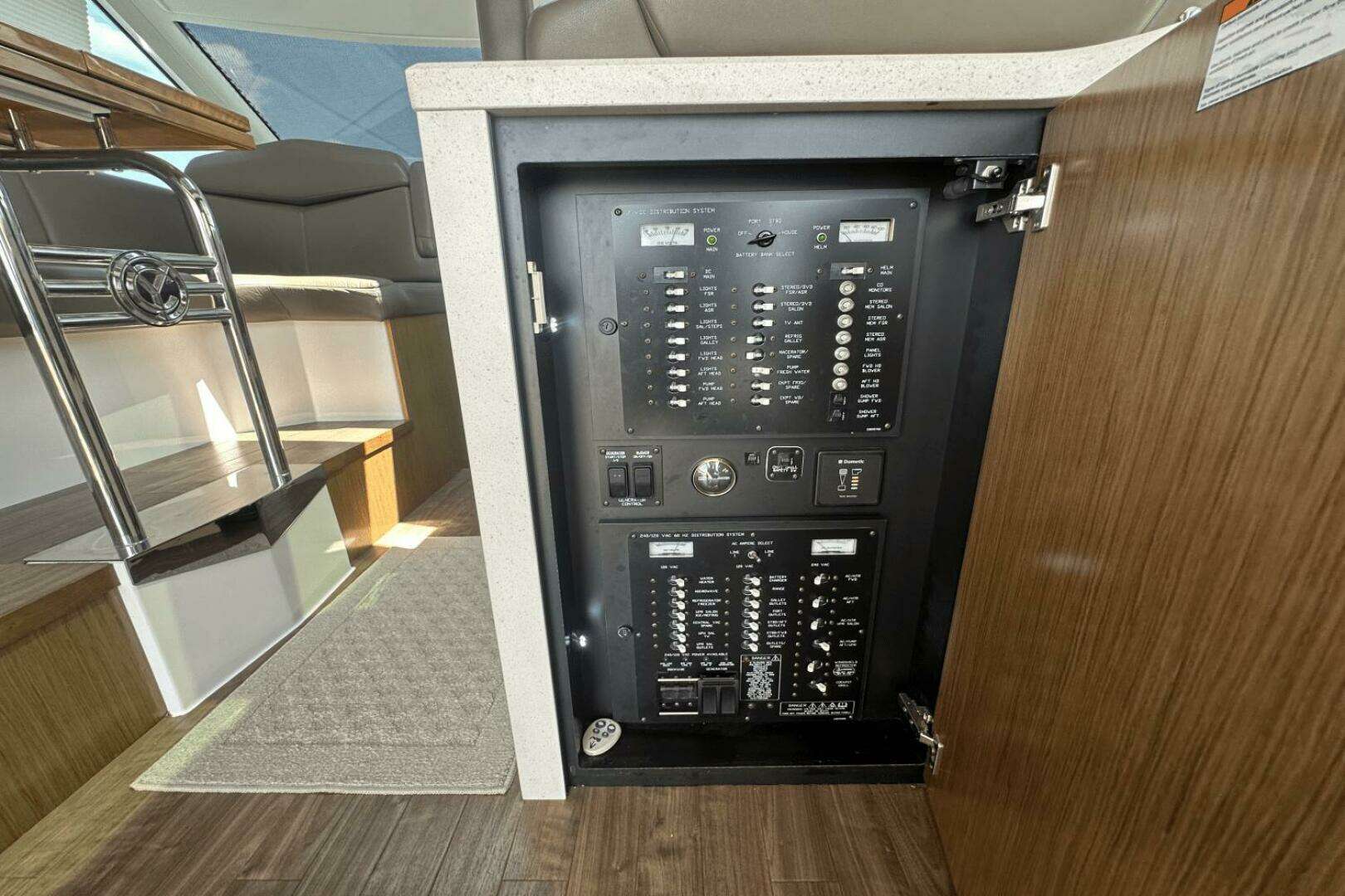 2016 Cruisers Yachts Cantius - Image 10