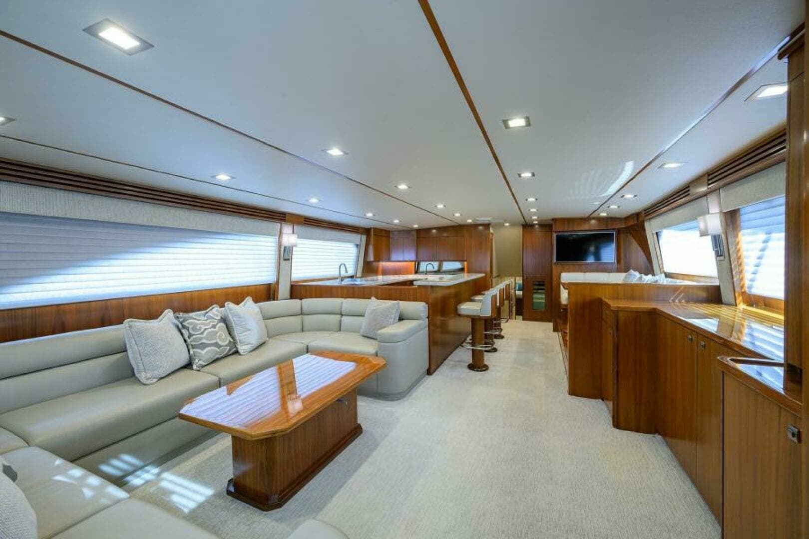 2019 Viking 80 Convertible - Image 2
