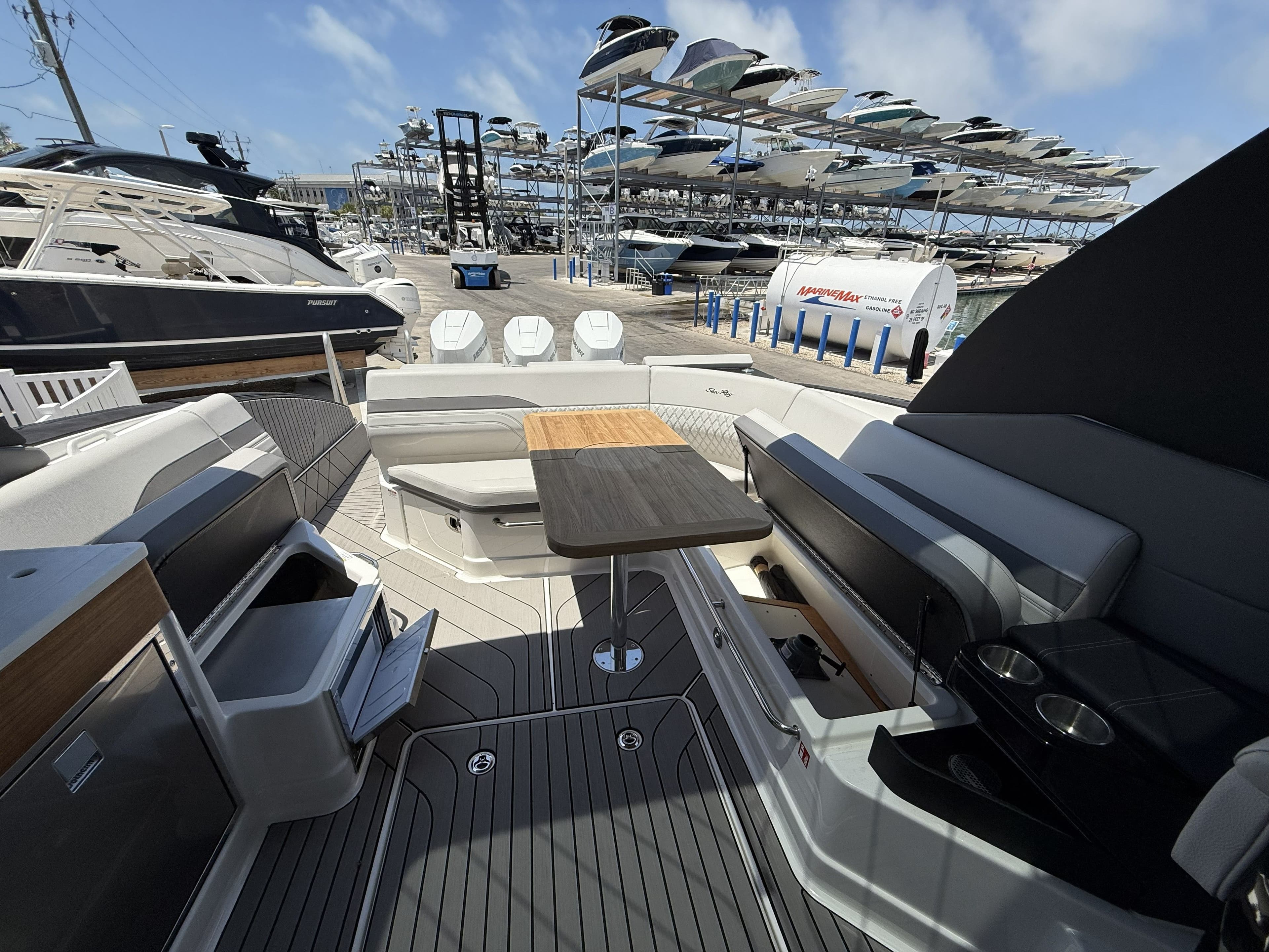 2026 Sea Ray SLX 360 Outboard - 18