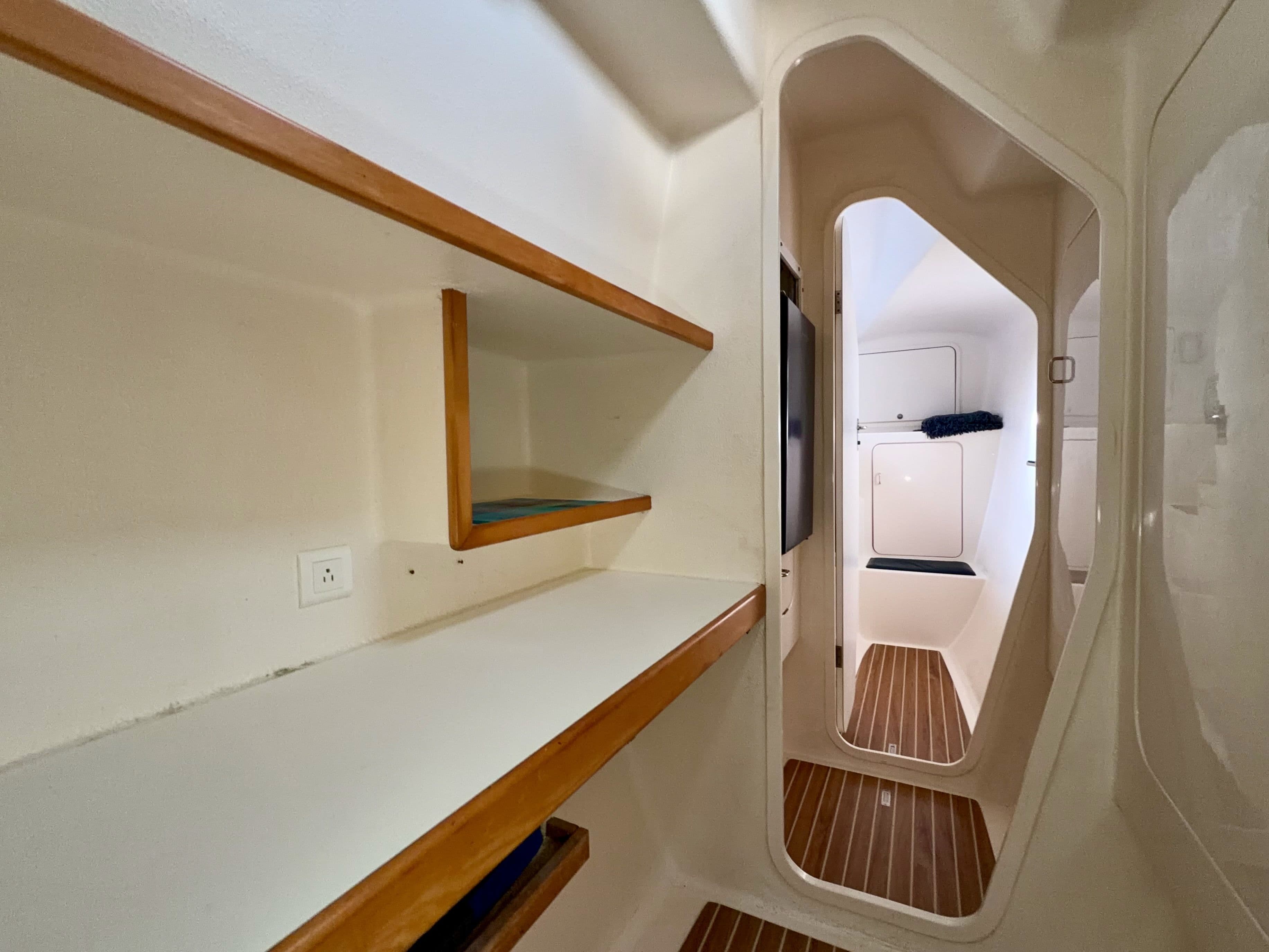 2000 Voyage Yachts 440 - 15