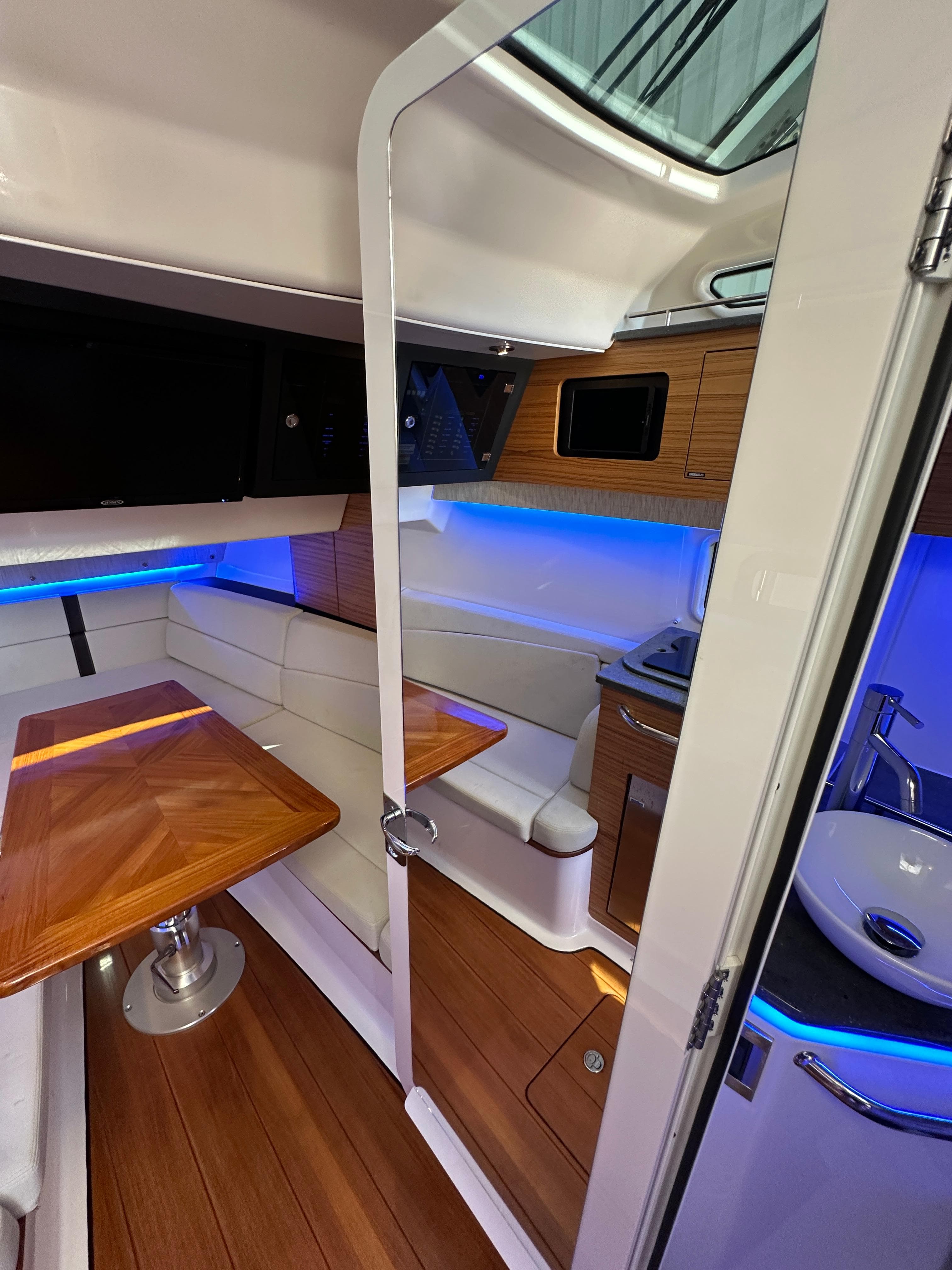 2021 Boston Whaler Realm 380 - 74