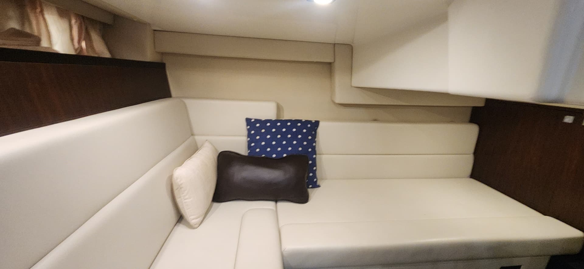 2015 Monterey 335 Sport Yacht - Image 18