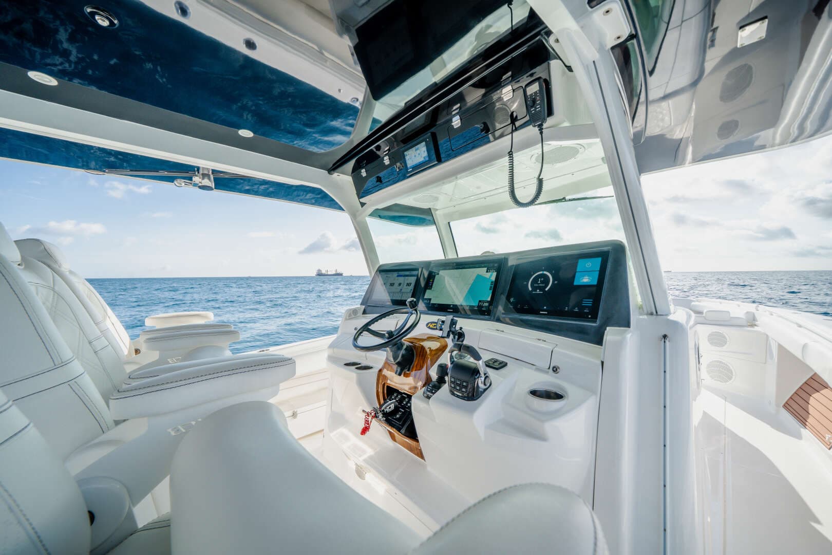 2020 HCB 53 Suenos - Image 38