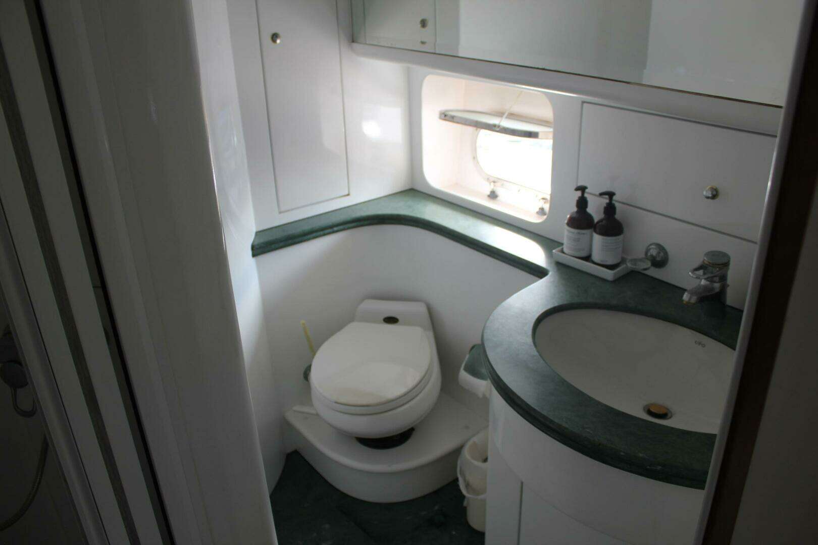 1999 Horizon 70 FLY - Image 56