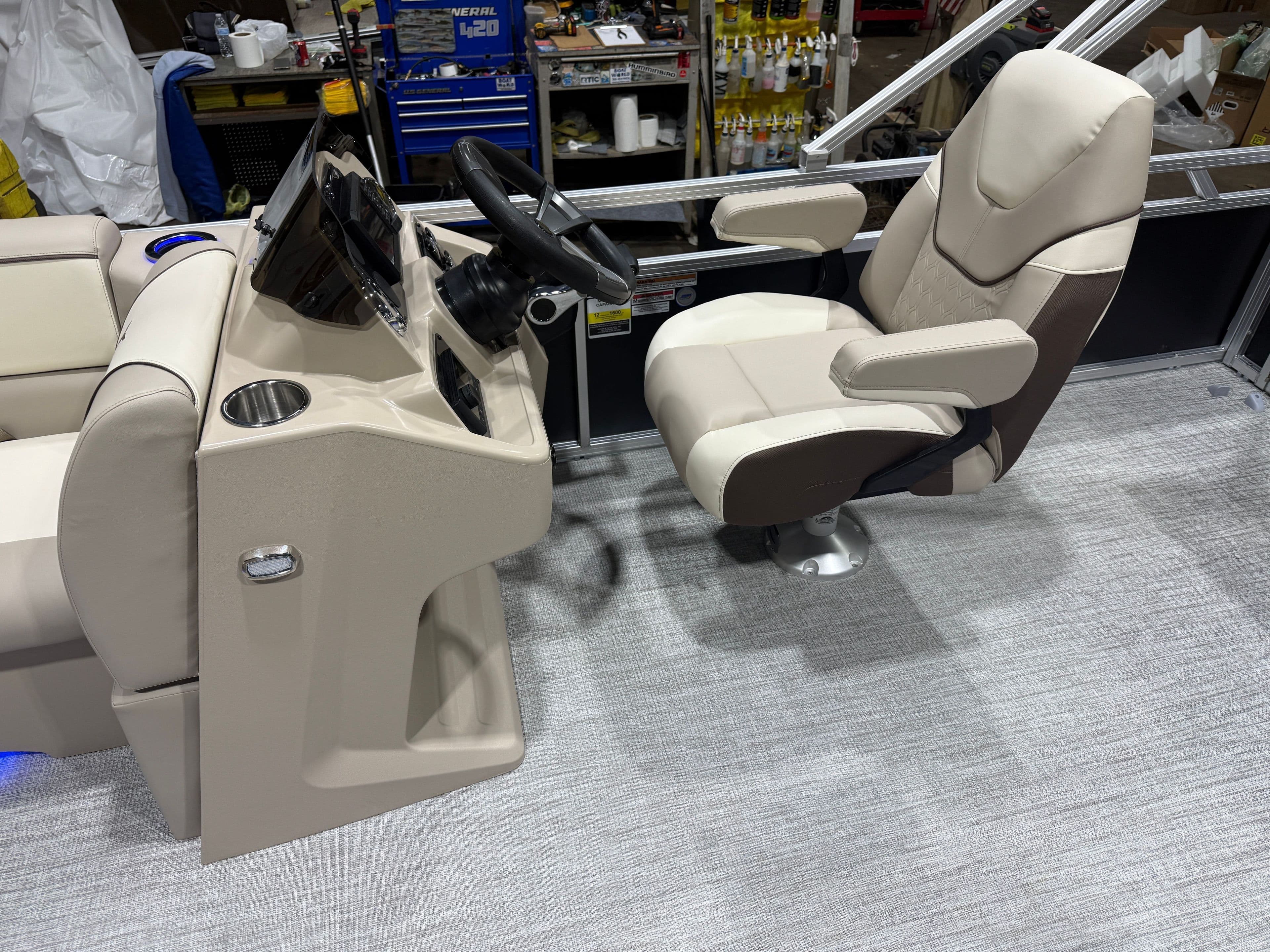 2026 Tahoe Sport 200HP VRB 2385 Swingback Tritoon - 9