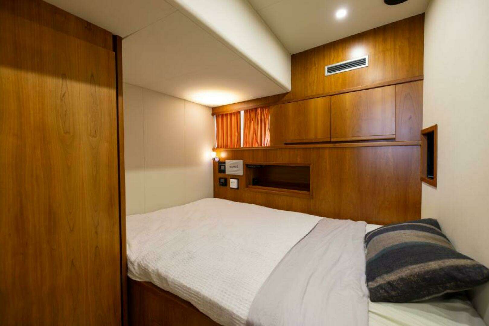 2001 Ferretti Yachts 94 Raised Pilothouse - Image 25