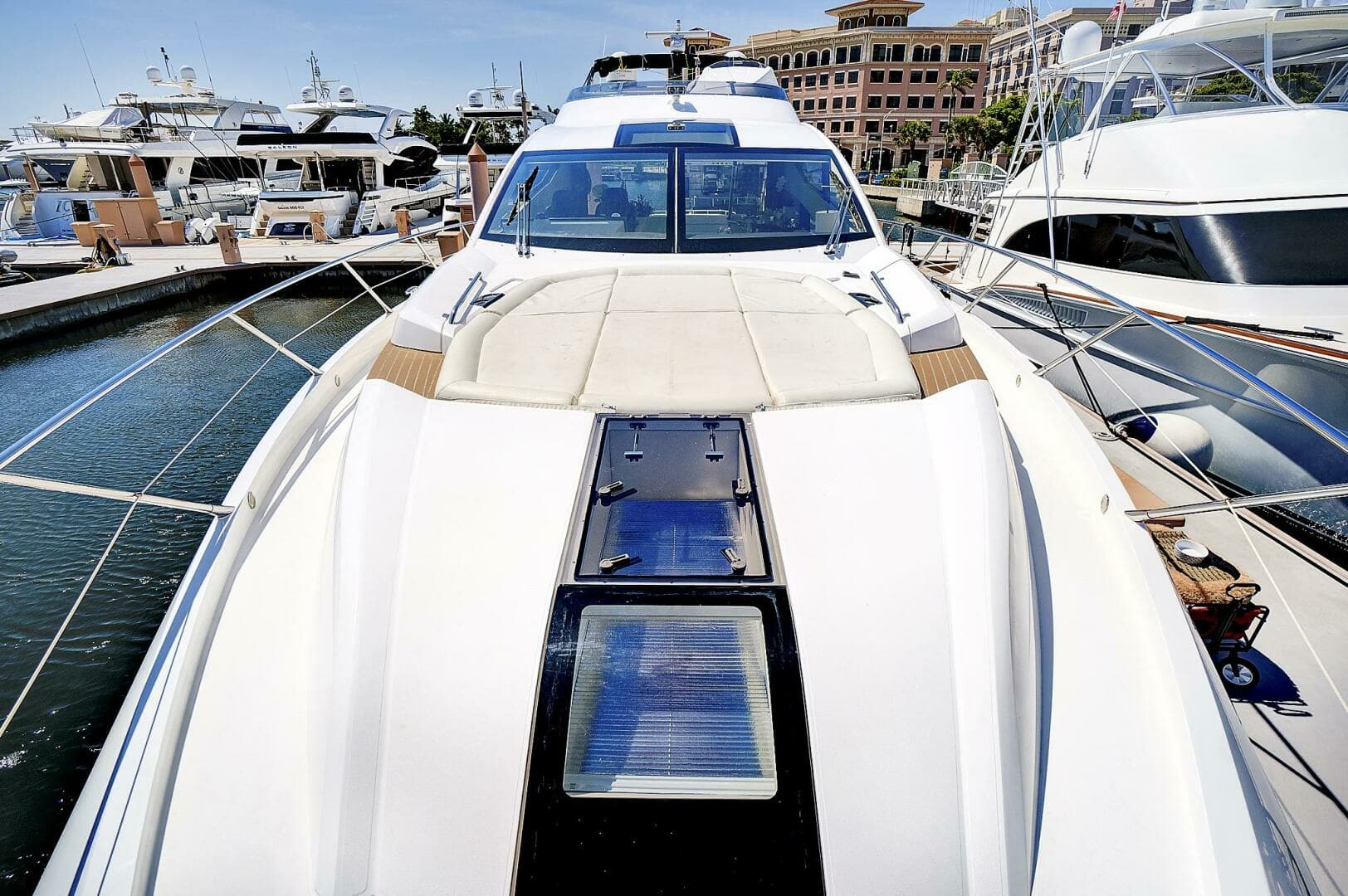 2017 Sunseeker 68 Sport Yacht - Image 10