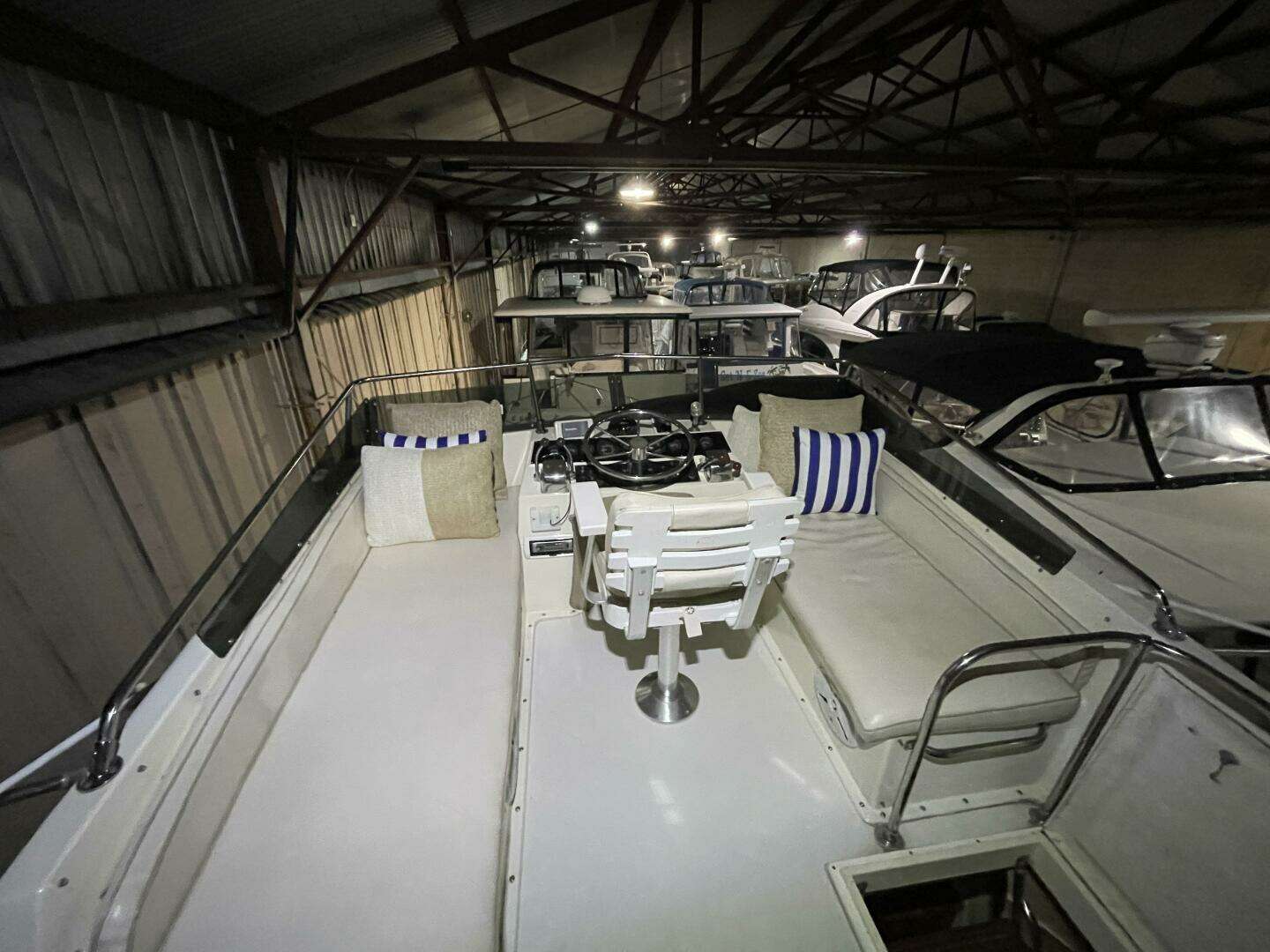 1986 Egg Harbor 40 Motor Yacht - Image 3