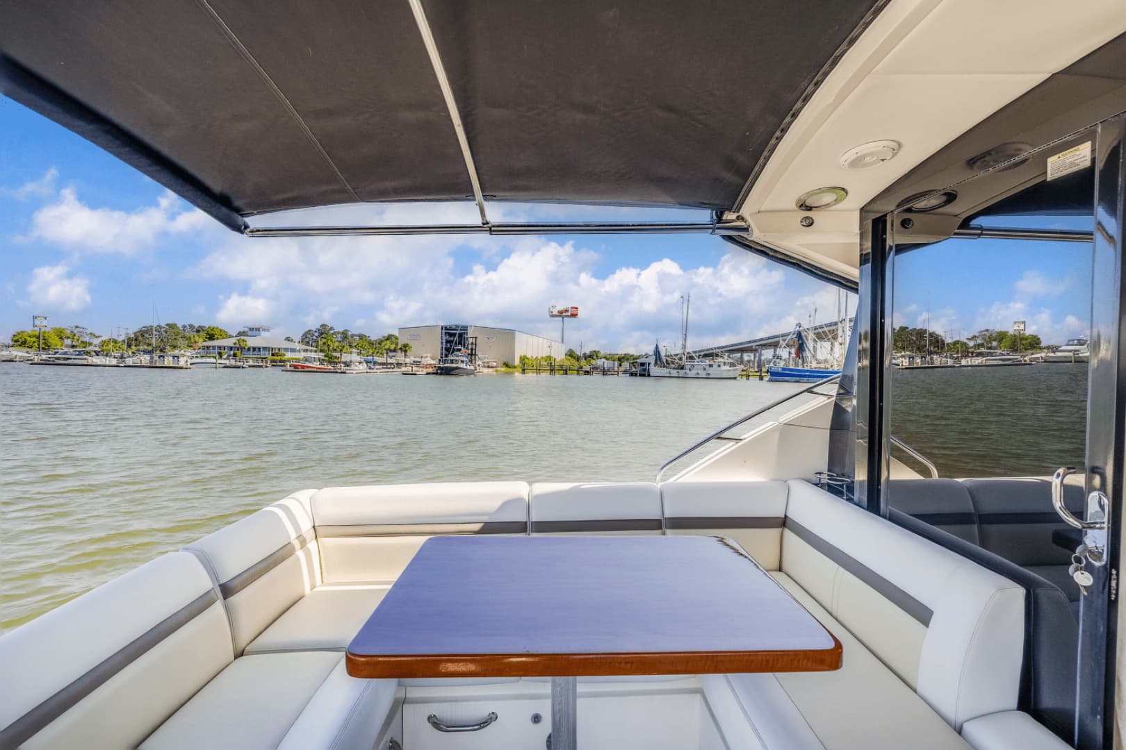 2013 Sea Ray 510 SUNDANCER - Image 79