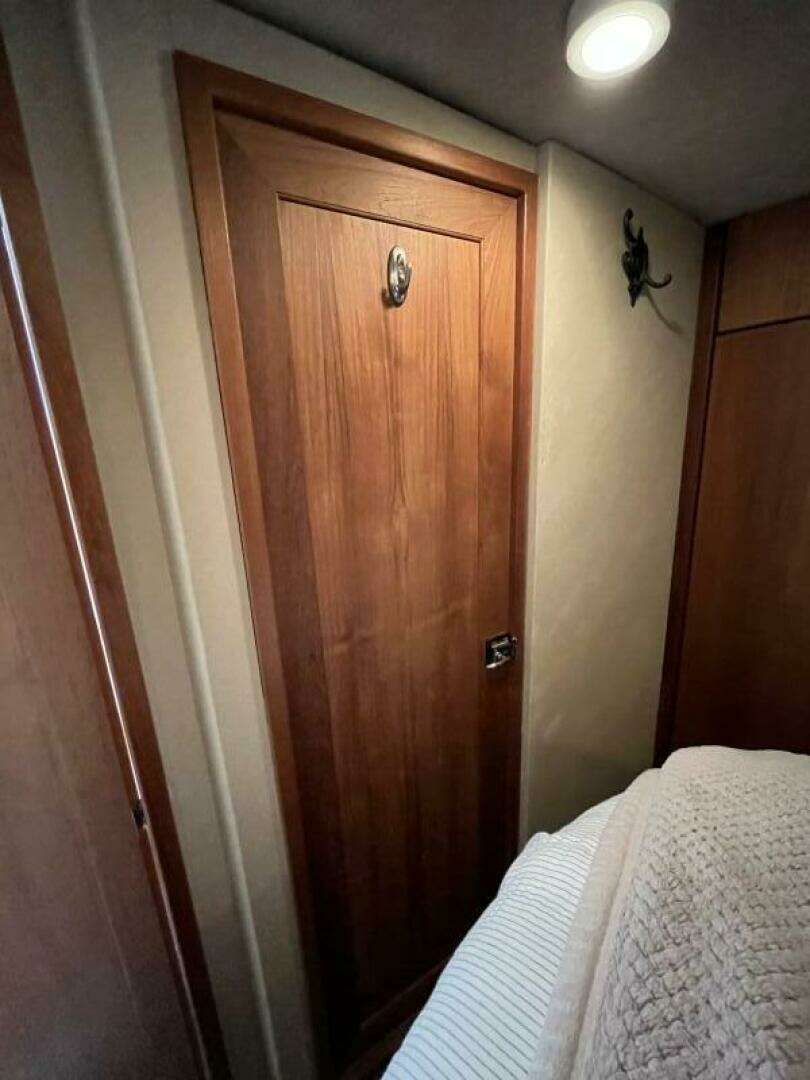 1996 Bayliner 3788 Command Bridge - Image 33