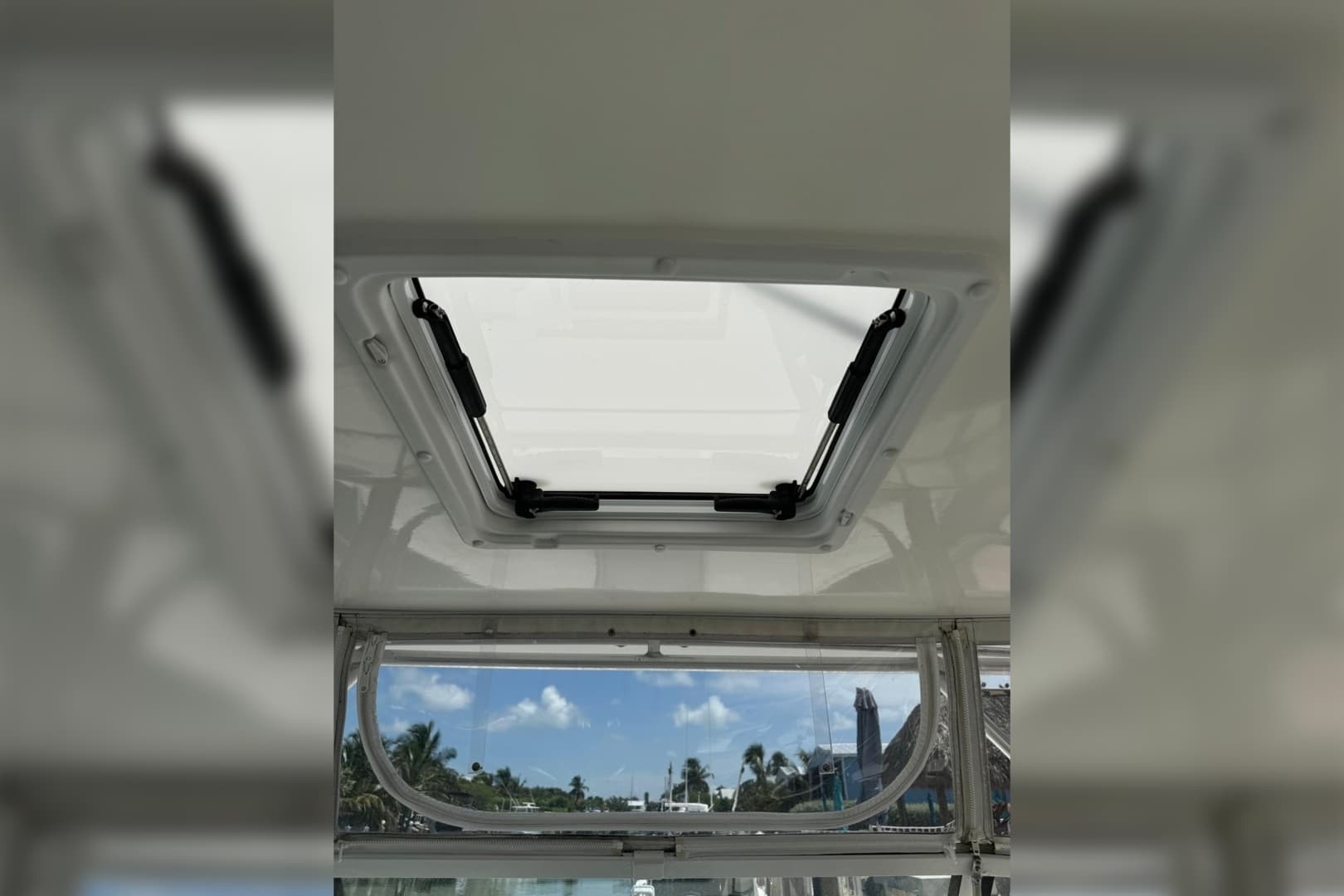 2006 Luhrs 28 Open - Image 19