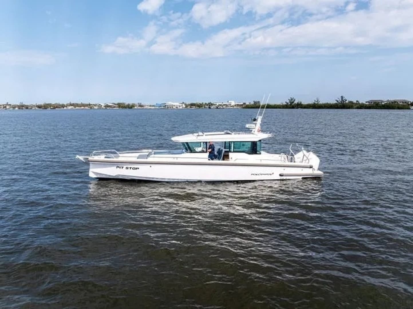 2022 Axopar 37 XC CROSS CABIN - Image 53