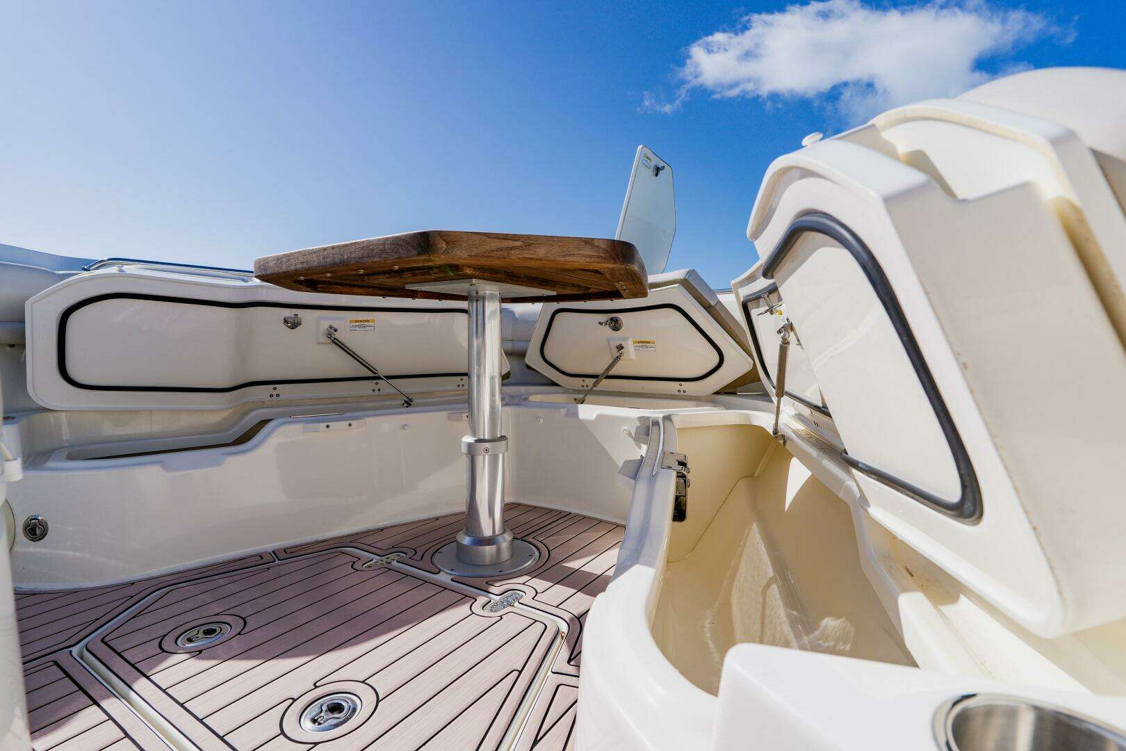 2019 Boston Whaler 380 Outrage - Image 12