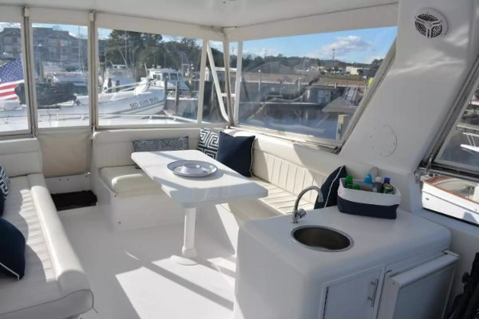 1989 Viking Motor Yacht - Image 25