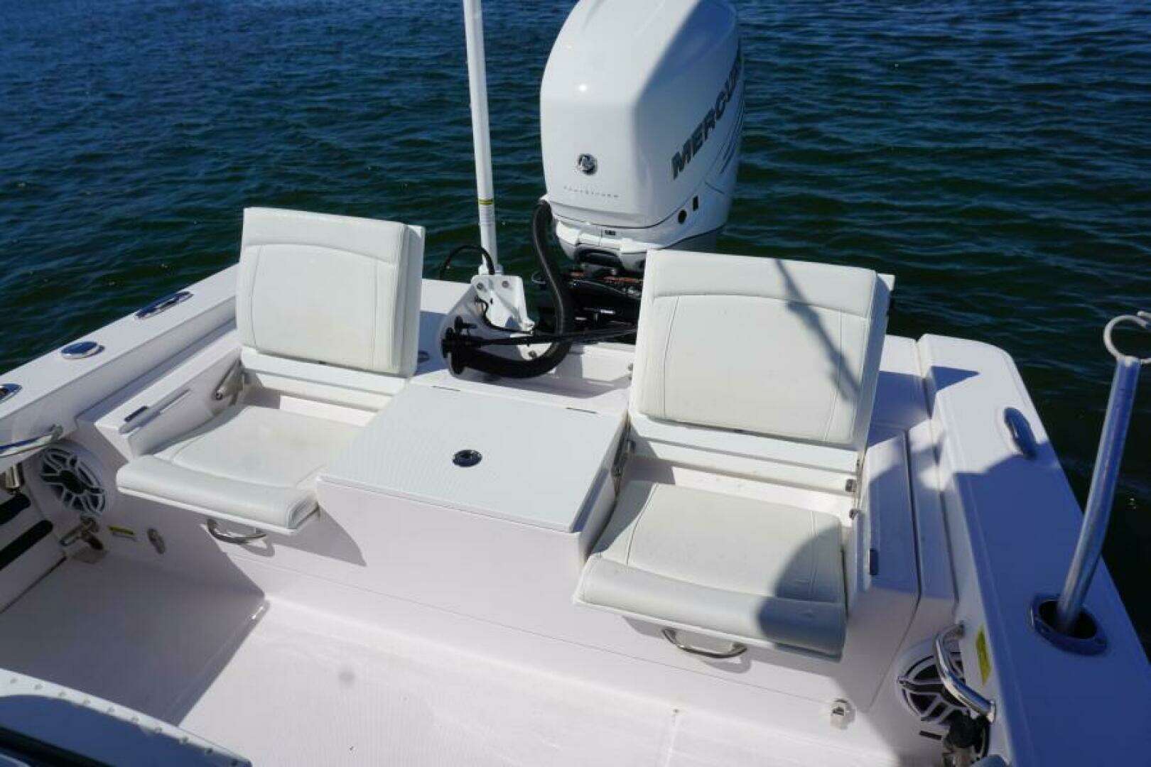 2022 Everglades 253 Center Console - Image 4