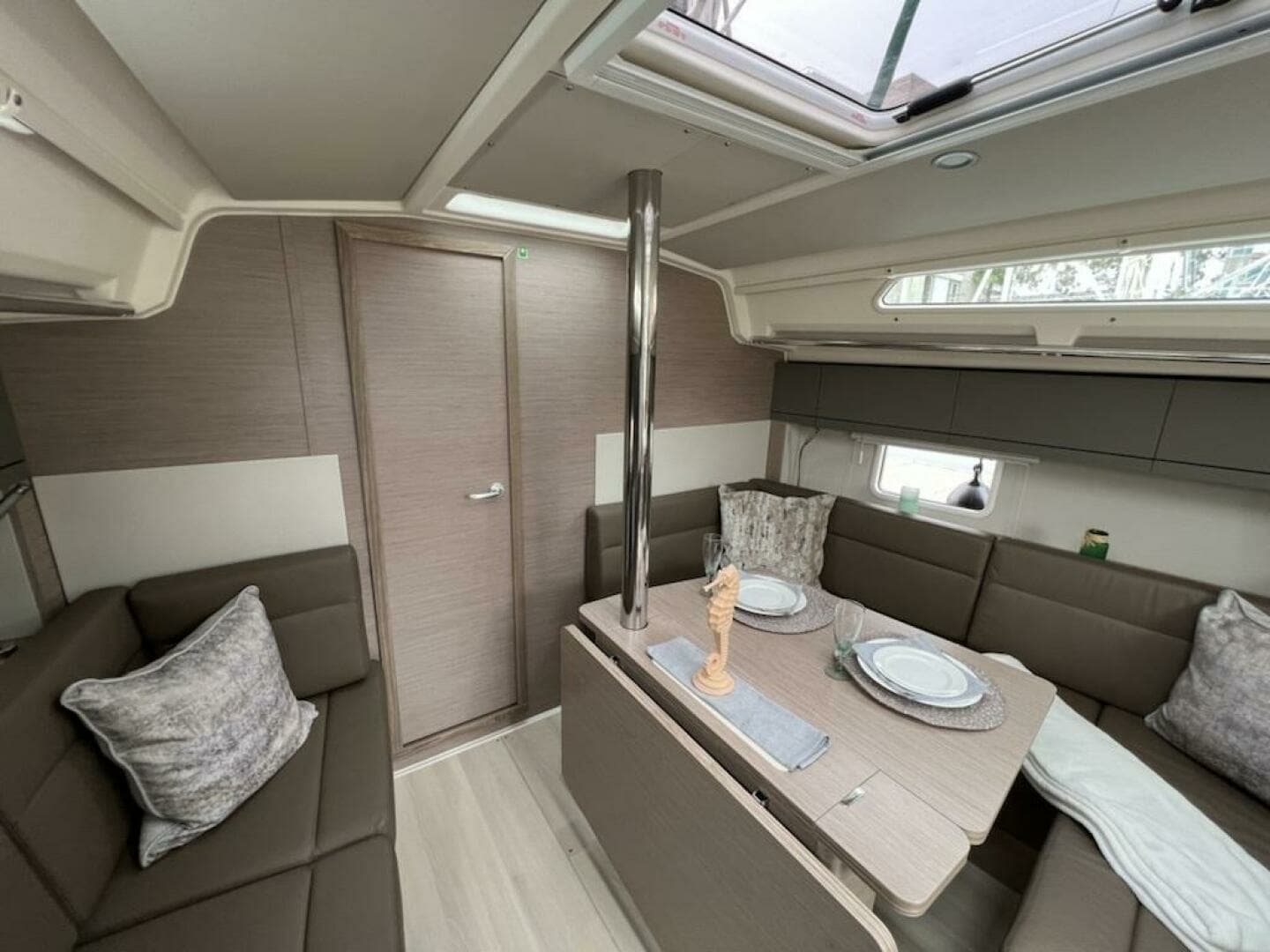 2023 Hanse 388 - Image 13