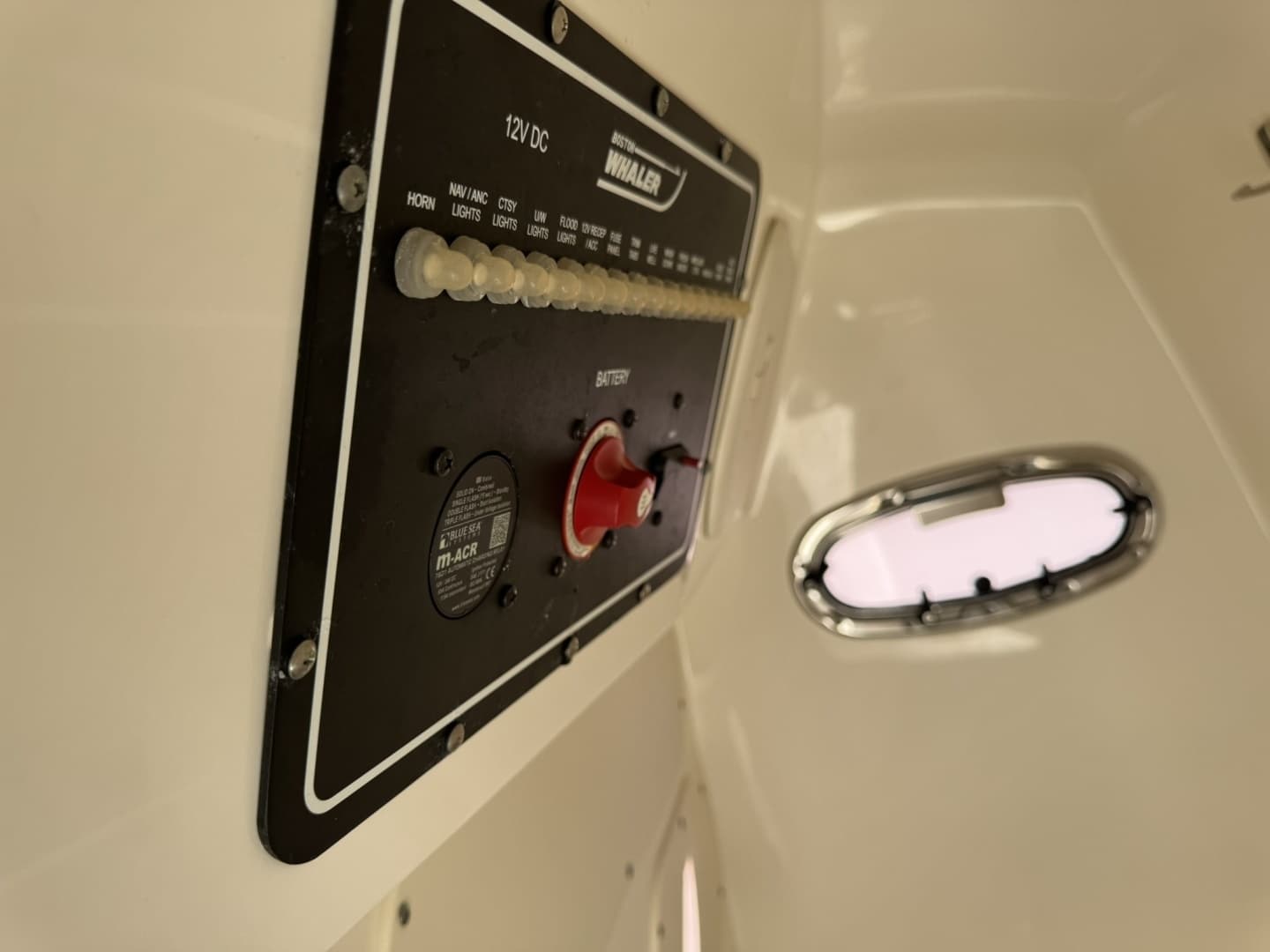 2019 Boston Whaler 270 Dauntless - Image 33