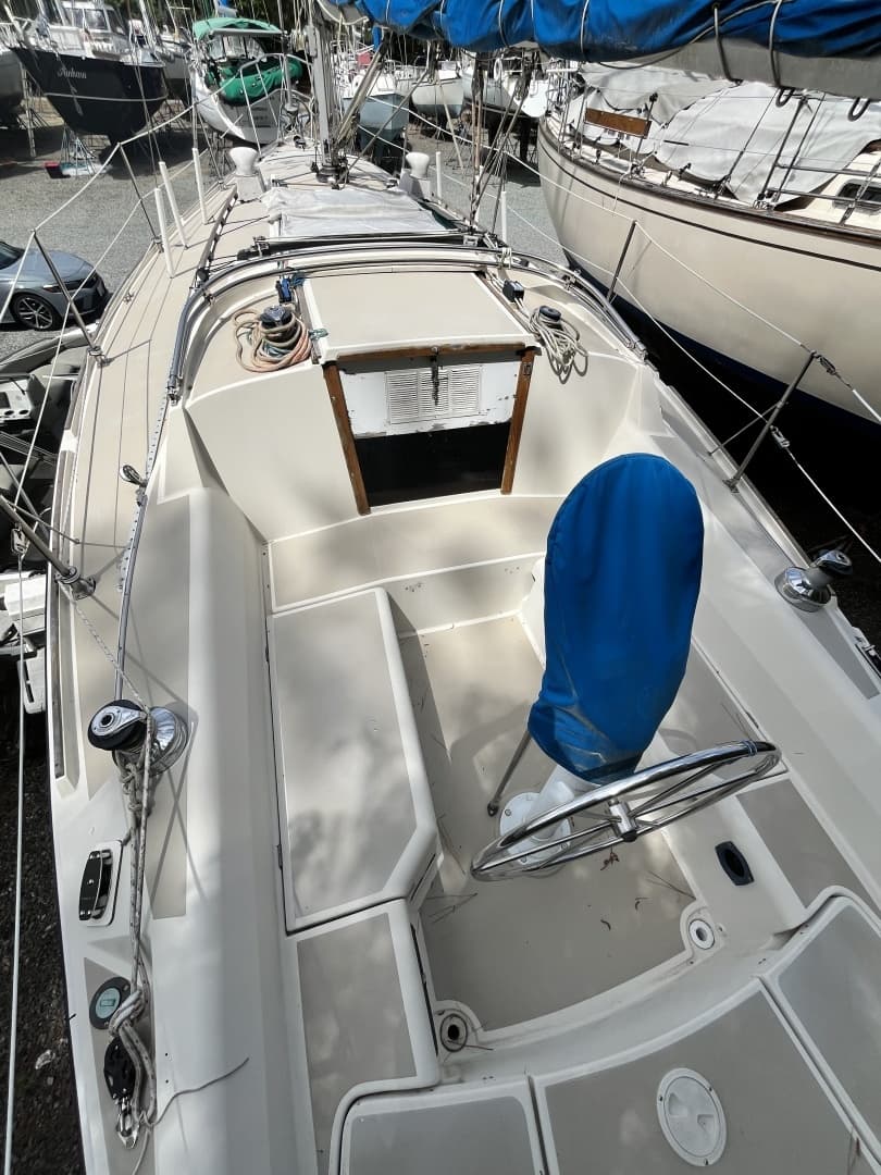 1987 O'Day 35 - Image 6
