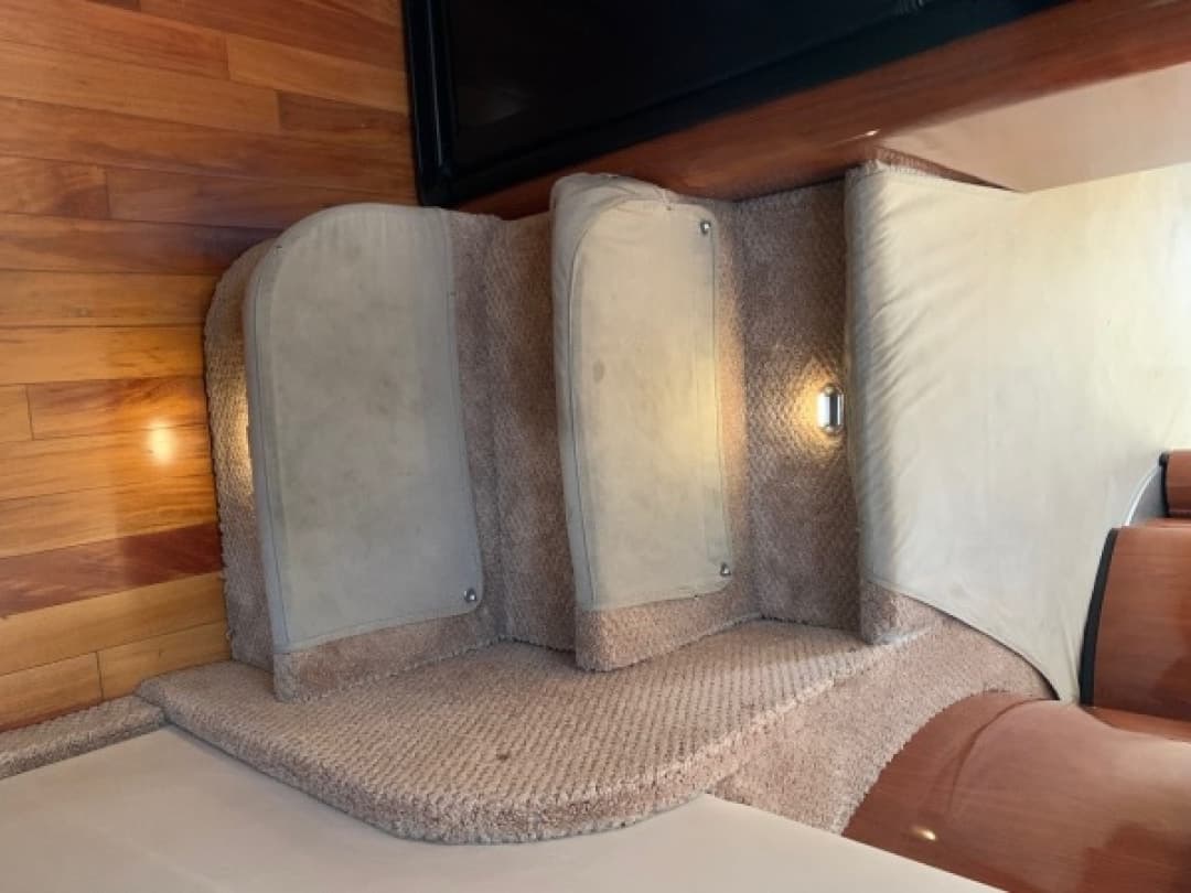 2004 Sea Ray 390 Motor Yacht - Image 60