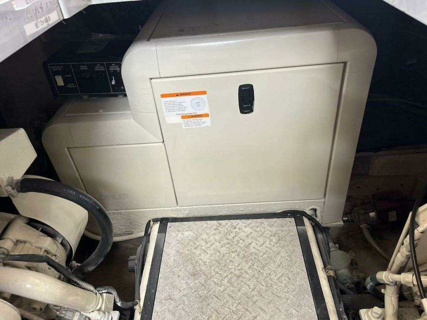 2000 Carver 396 Motor Yacht - Image 30
