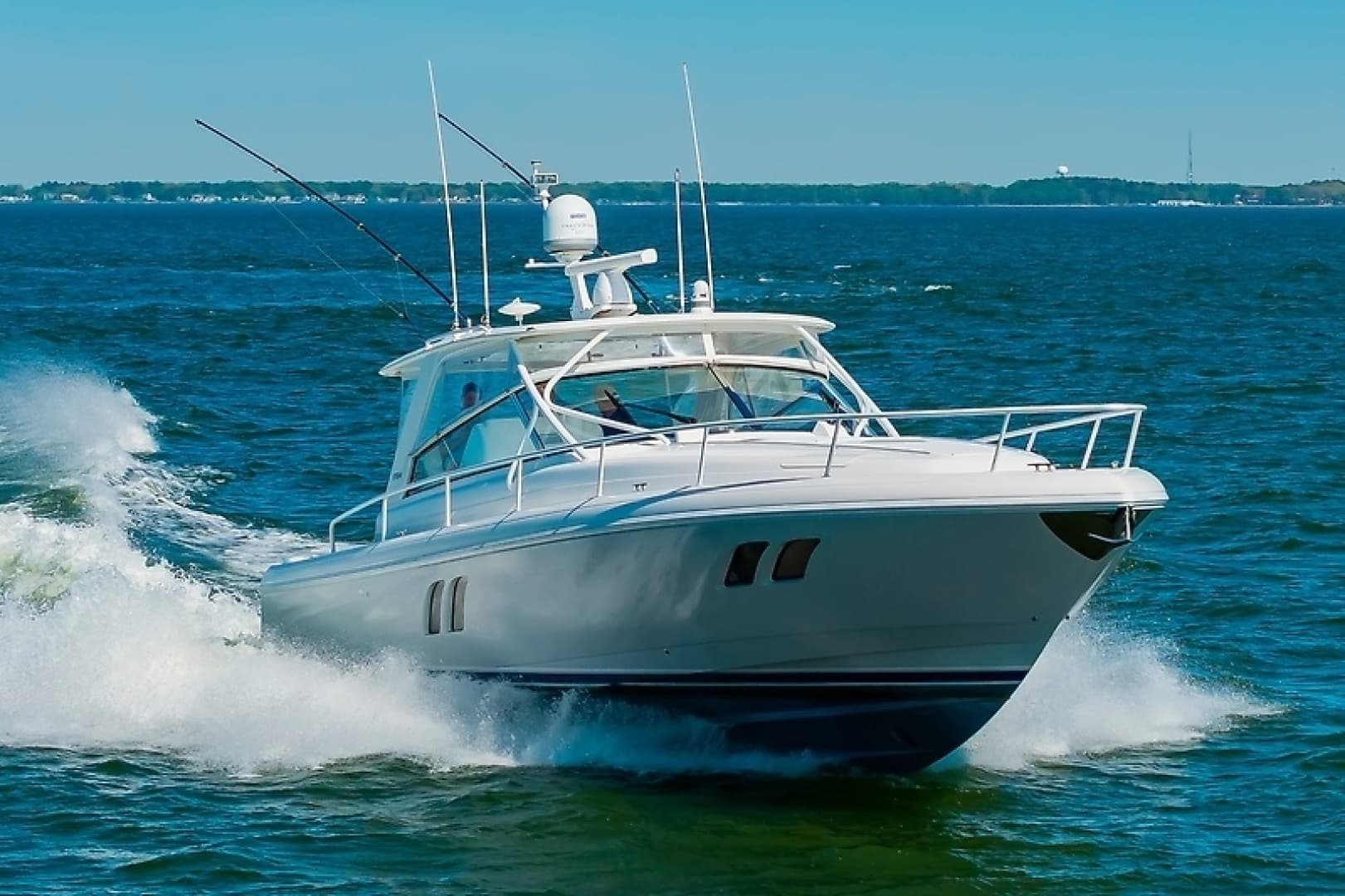 2010 Intrepid 475 Sport Yacht - Image 2