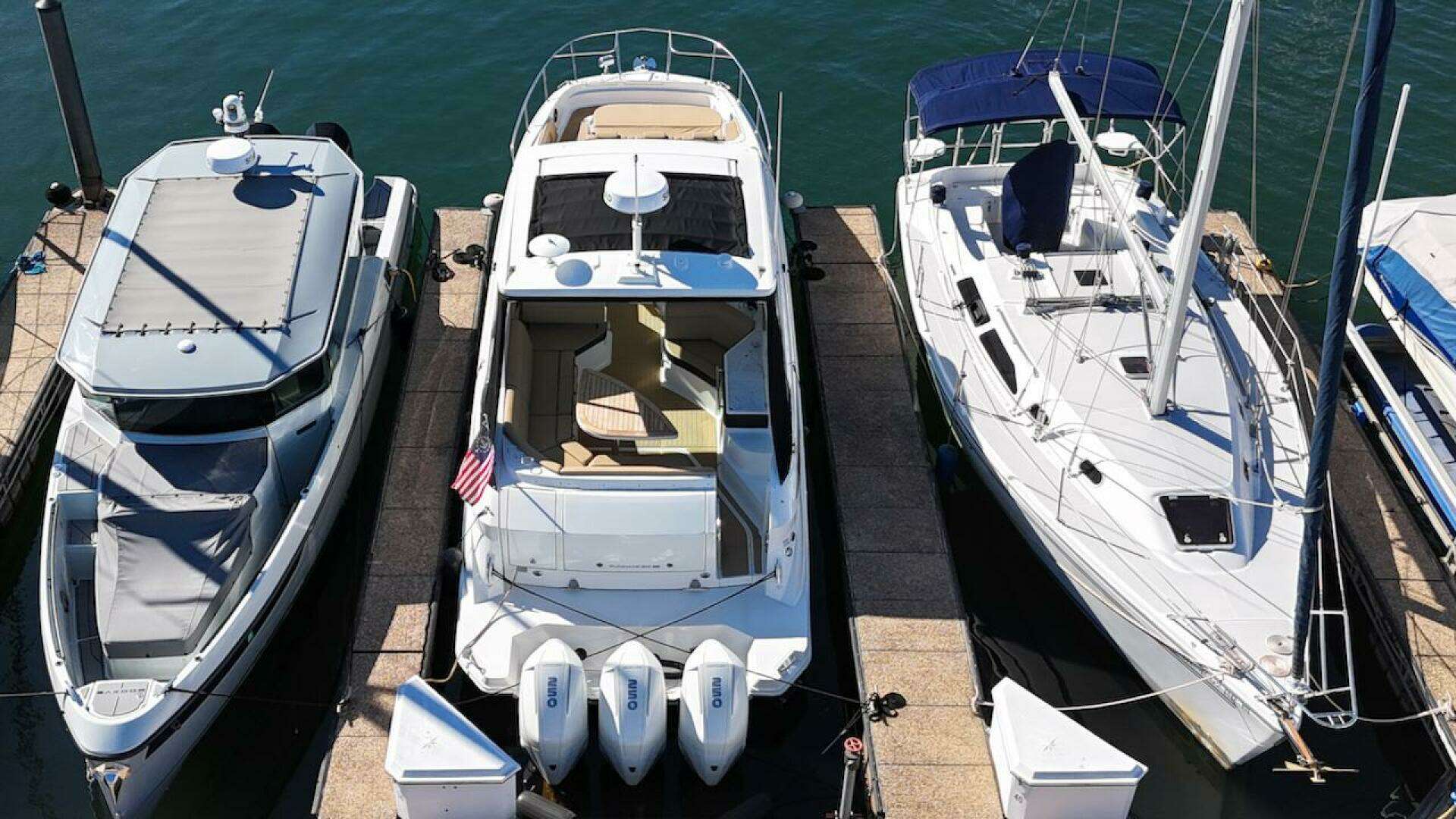 2023 Sea Ray 320 Outboard - Image 5