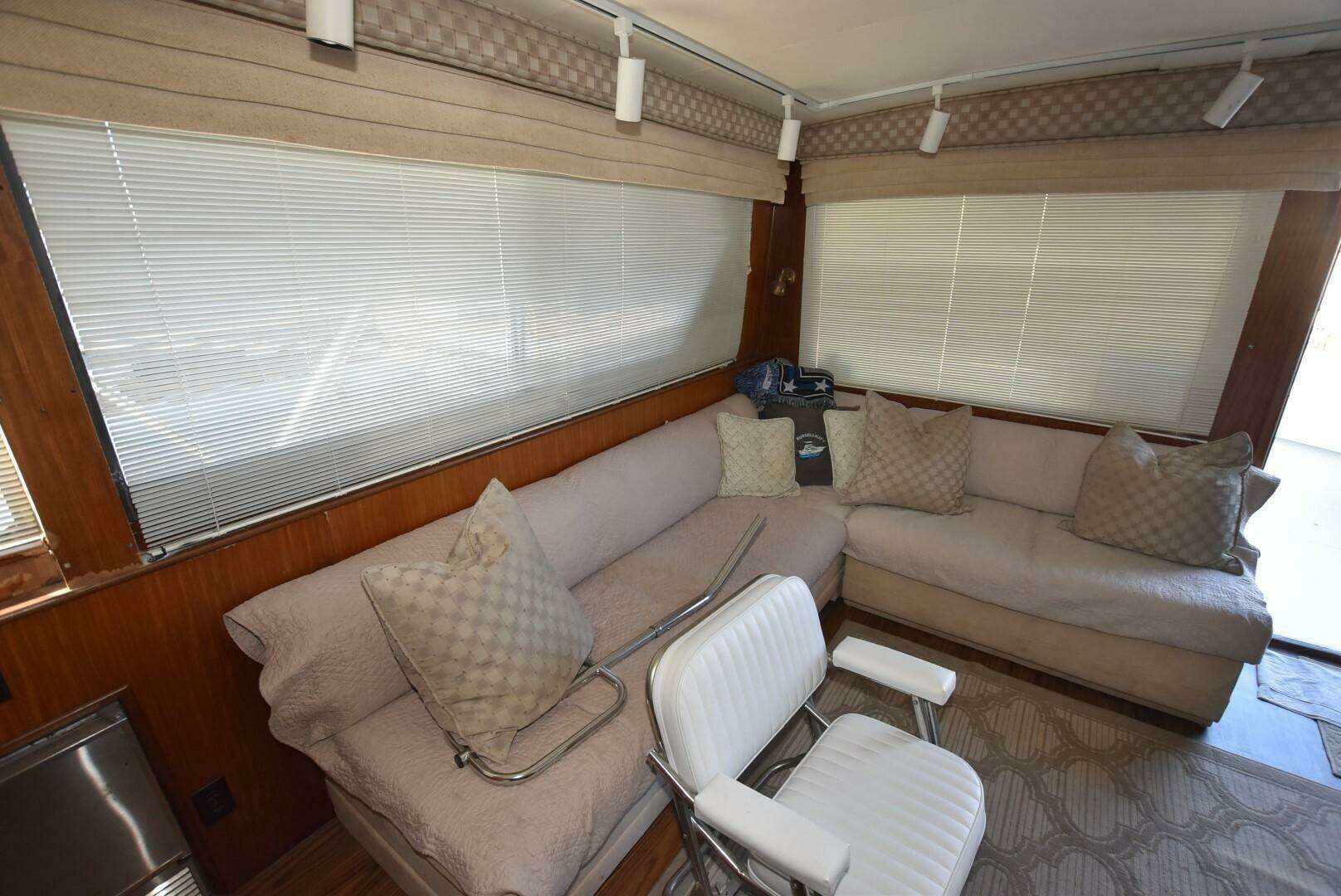 1988 Hatteras 48 Convertible - Image 5