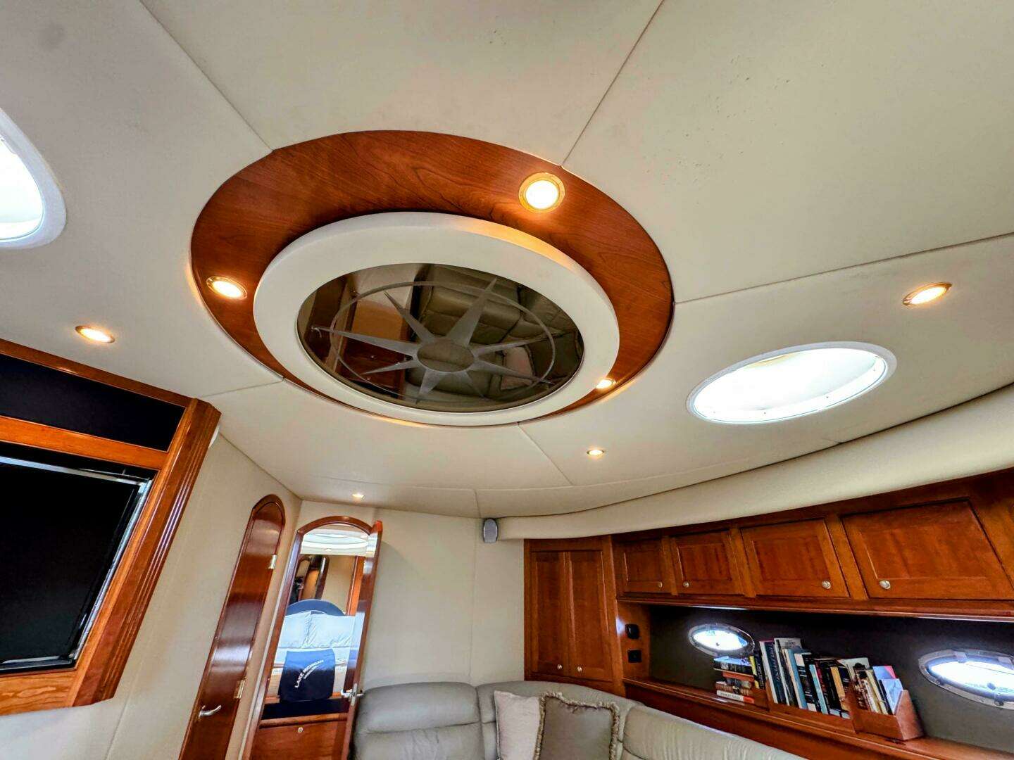 2005 Cruisers Yachts 540 Express - Image 45