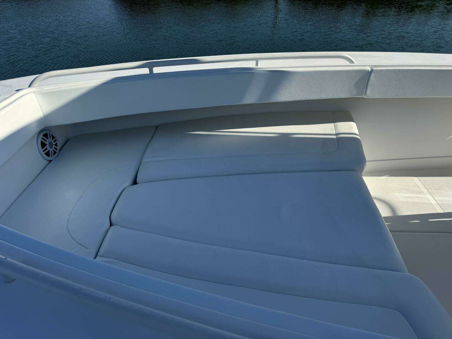 2006 Jupiter 31 CC Forward Seating - Image 31