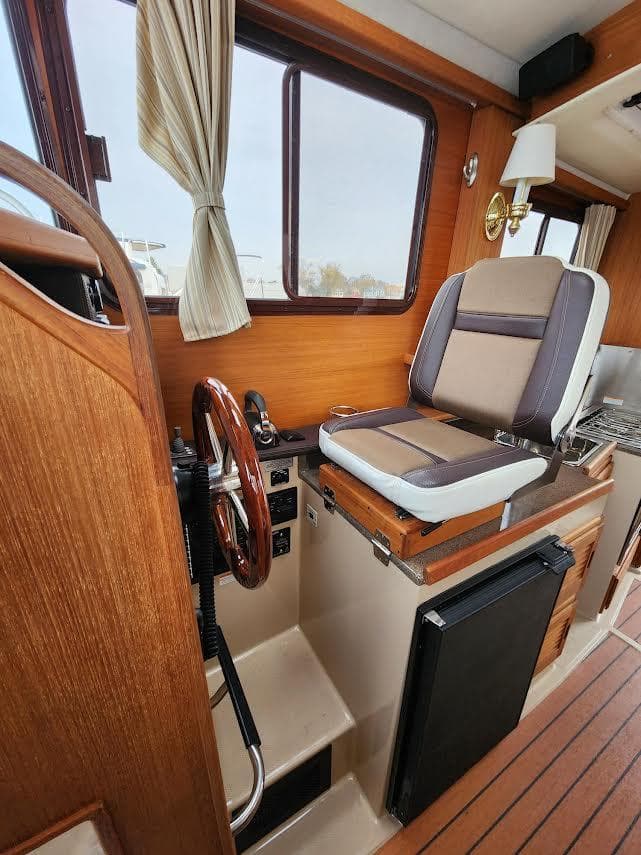 Helm Seat