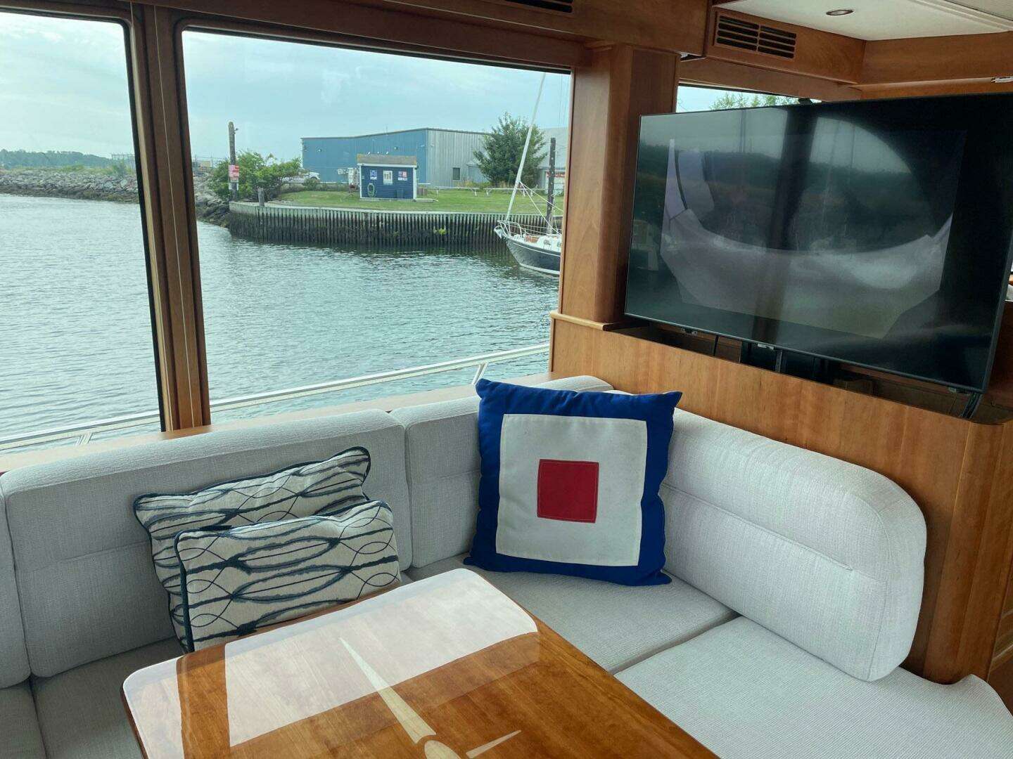 2021 Sabre 58 Salon Express - Image 10