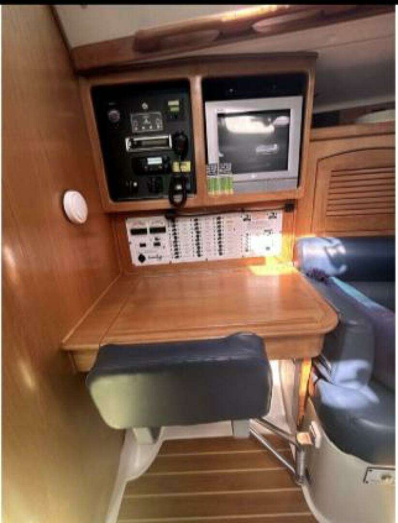 2004 Catalina 400 - Image 9