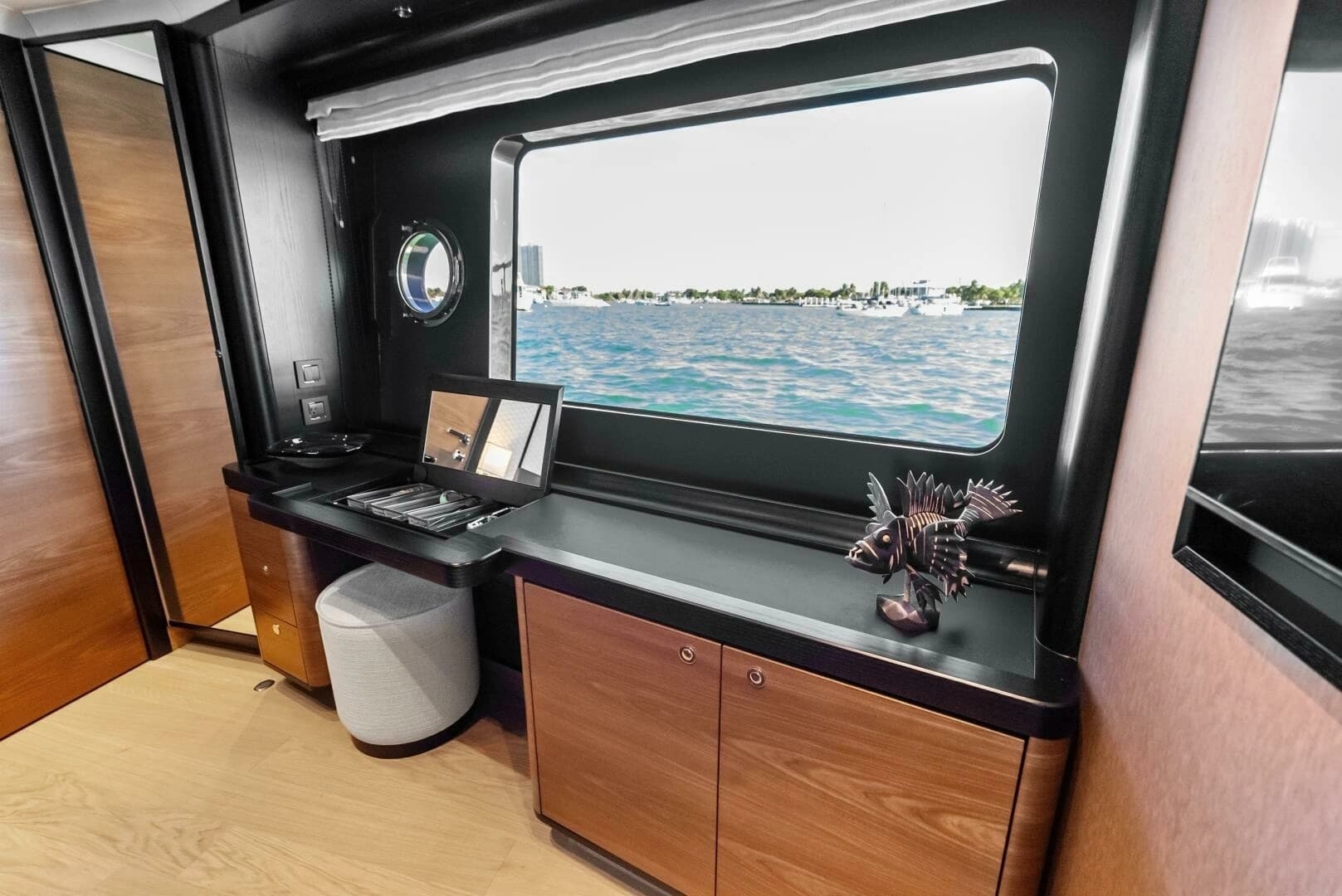 2025 Absolute 75 Navetta - Image 26