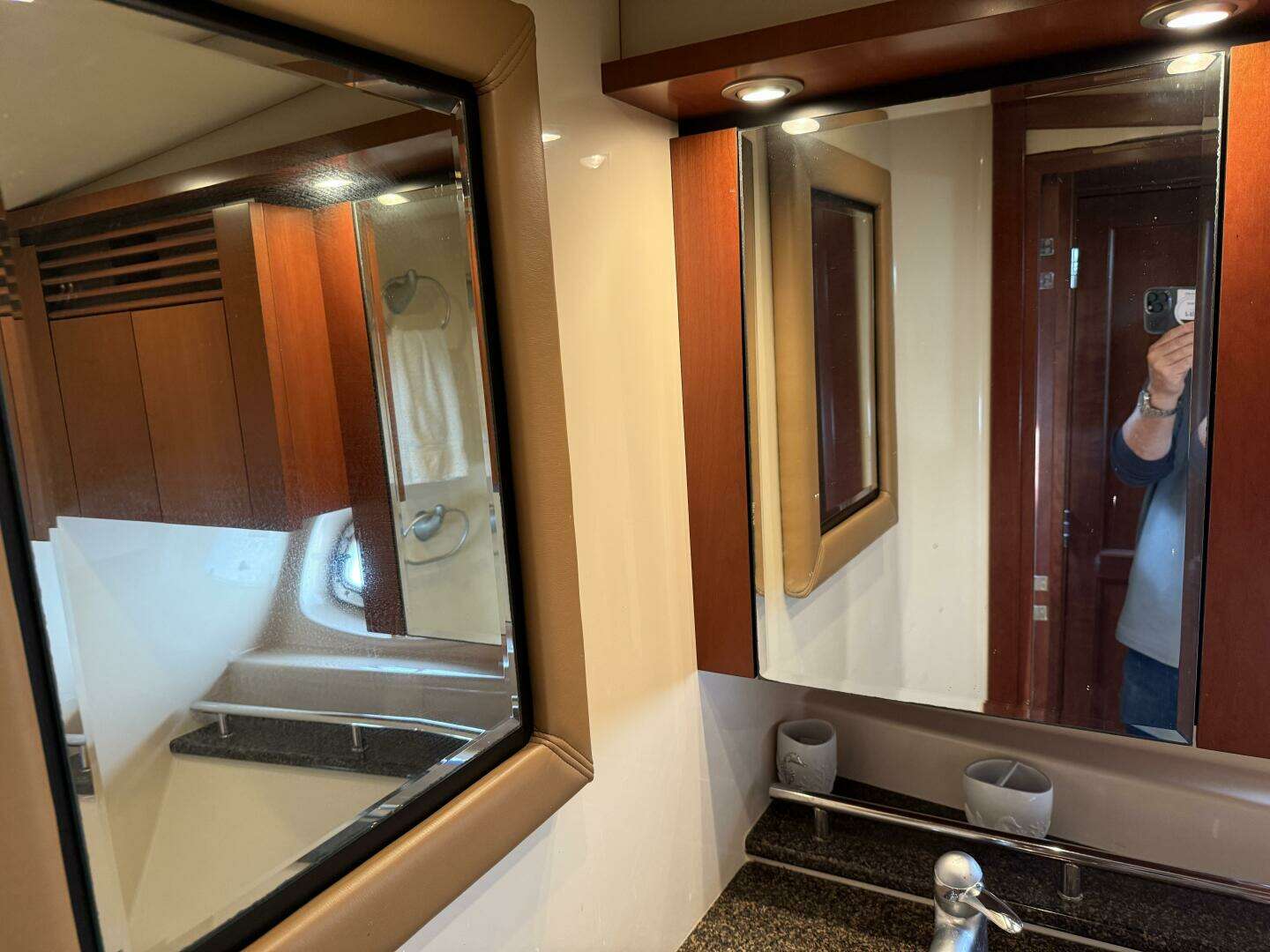 2006 Sea Ray 48 Sundancer - Image 77