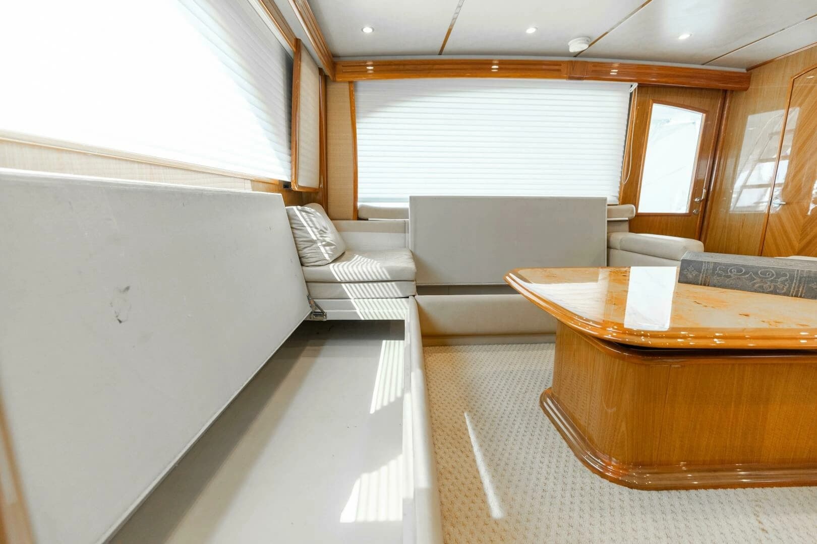 2013 Viking 76 Convertible - Image 12