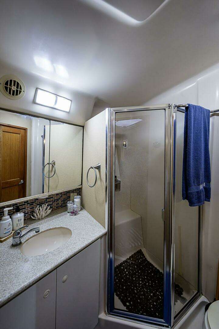 2000 Silverton 442 Cockpit Motoryacht - Image 26