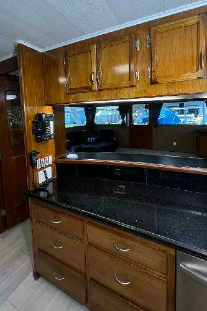 1983 Knight & Carver Custom Trideck - Image 33