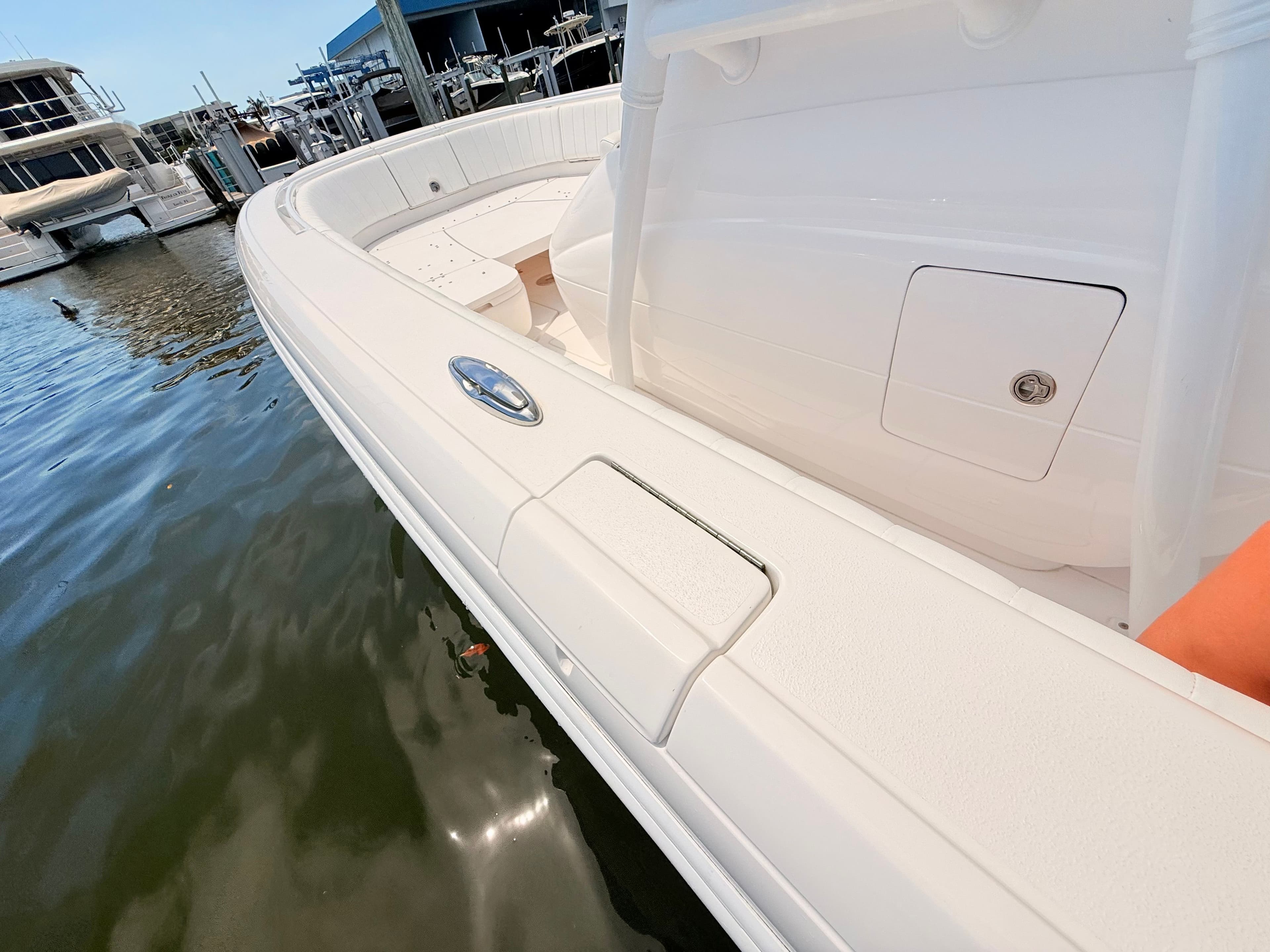 2020 Intrepid 327CC - 41